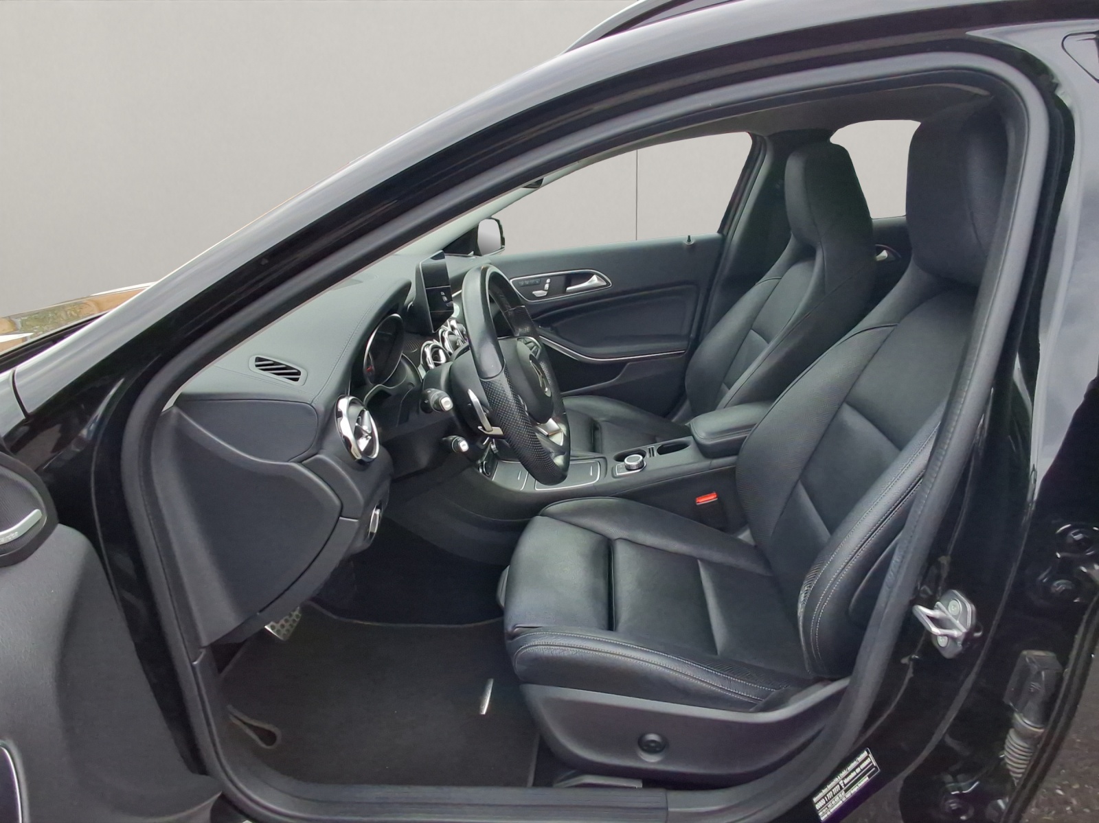 MERCEDES-BENZ Classe GLA X156 GLA 250 AMG Line 4m-image-5