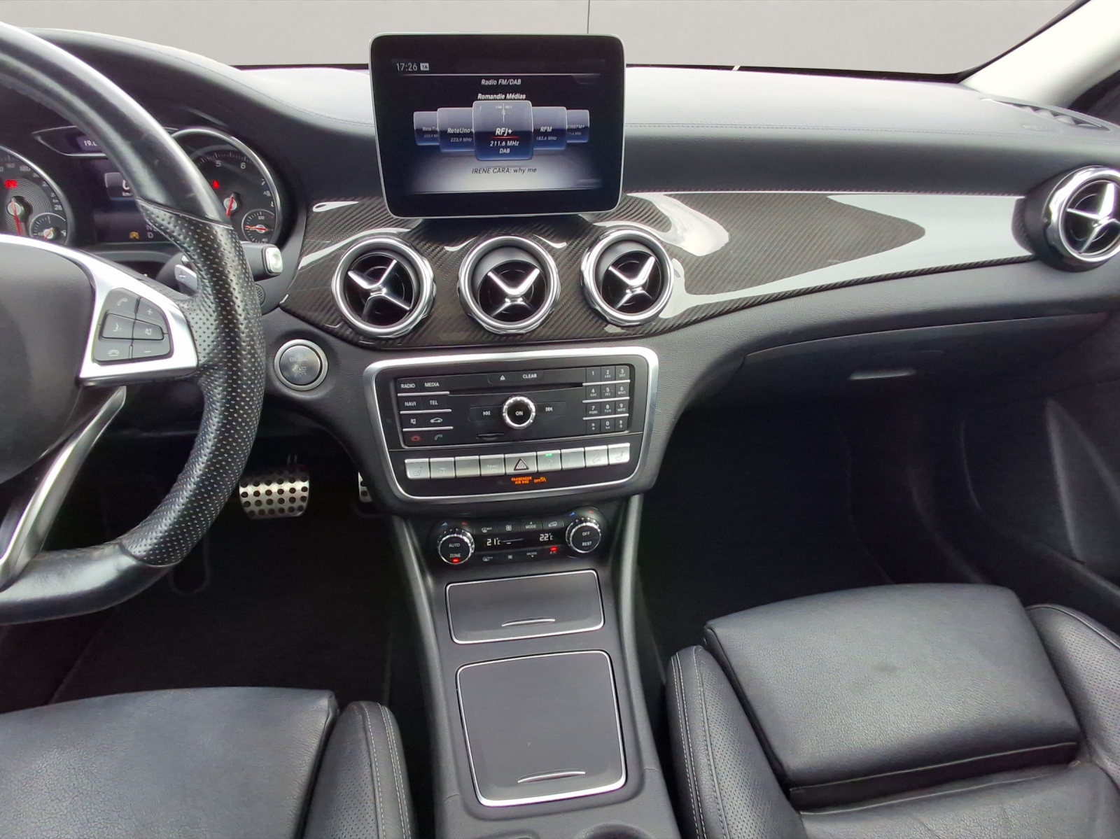 MERCEDES-BENZ Classe GLA X156 GLA 250 AMG Line 4m-image-10