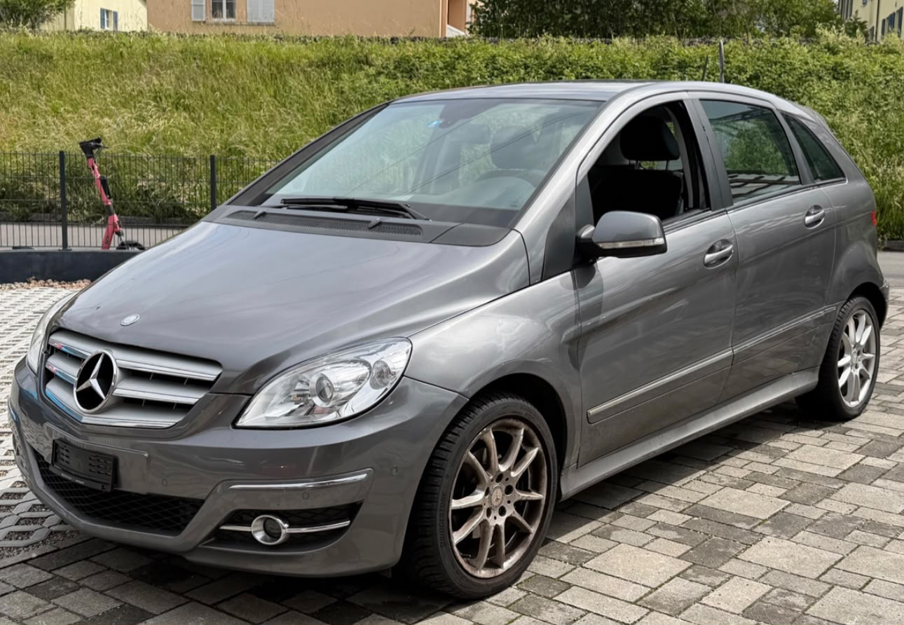 MERCEDES-BENZ B 180 Selection Autotronic-image-0