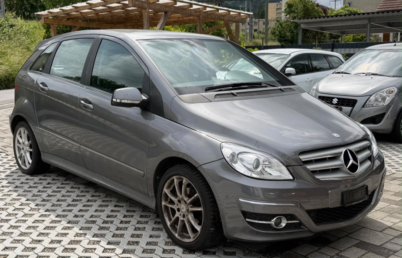 MERCEDES-BENZ B 180 Selection Autotronic-image-1