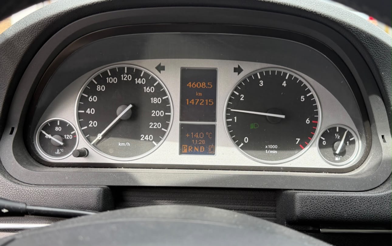 MERCEDES-BENZ B 180 Selection Autotronic-image-8