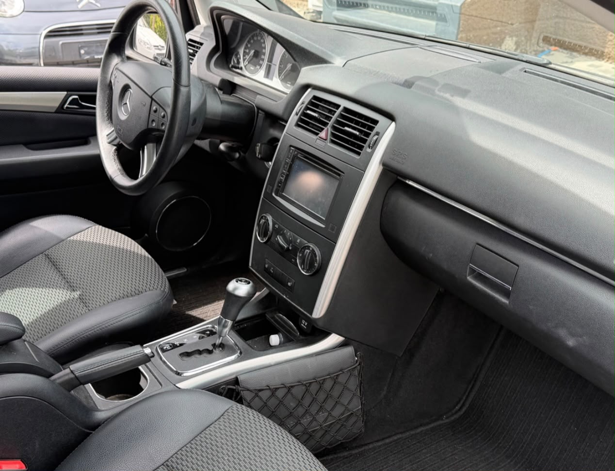 MERCEDES-BENZ B 180 Selection Autotronic-image-6