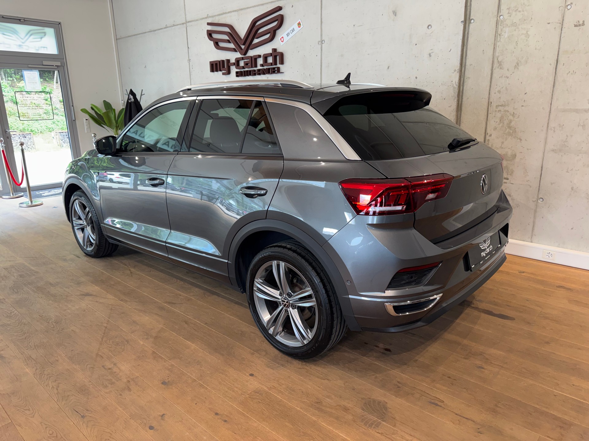VW T-Roc 1.5 TSI R LINE EVO Advance Selection DSG || CH FZG || DIGITAL COCKPIT PRO || AMBIENTE-image-10