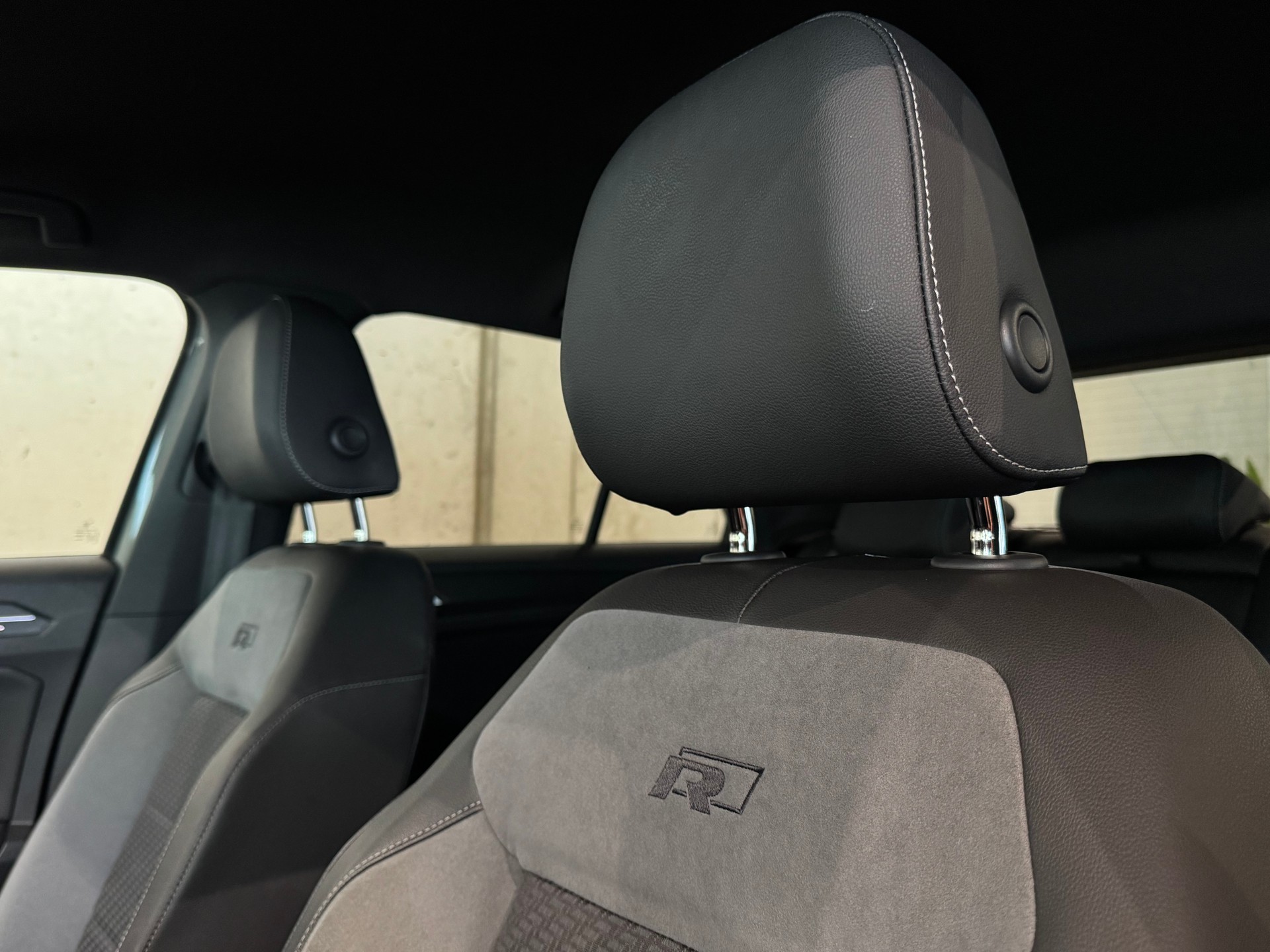 VW T-Roc 1.5 TSI R LINE EVO Advance Selection DSG || CH FZG || DIGITAL COCKPIT PRO || AMBIENTE-image-26