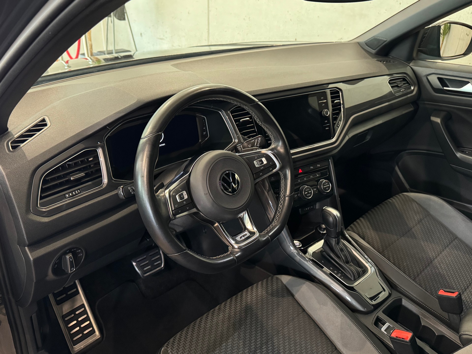 VW T-Roc 1.5 TSI R LINE EVO Advance Selection DSG || CH FZG || DIGITAL COCKPIT PRO || AMBIENTE-image-23