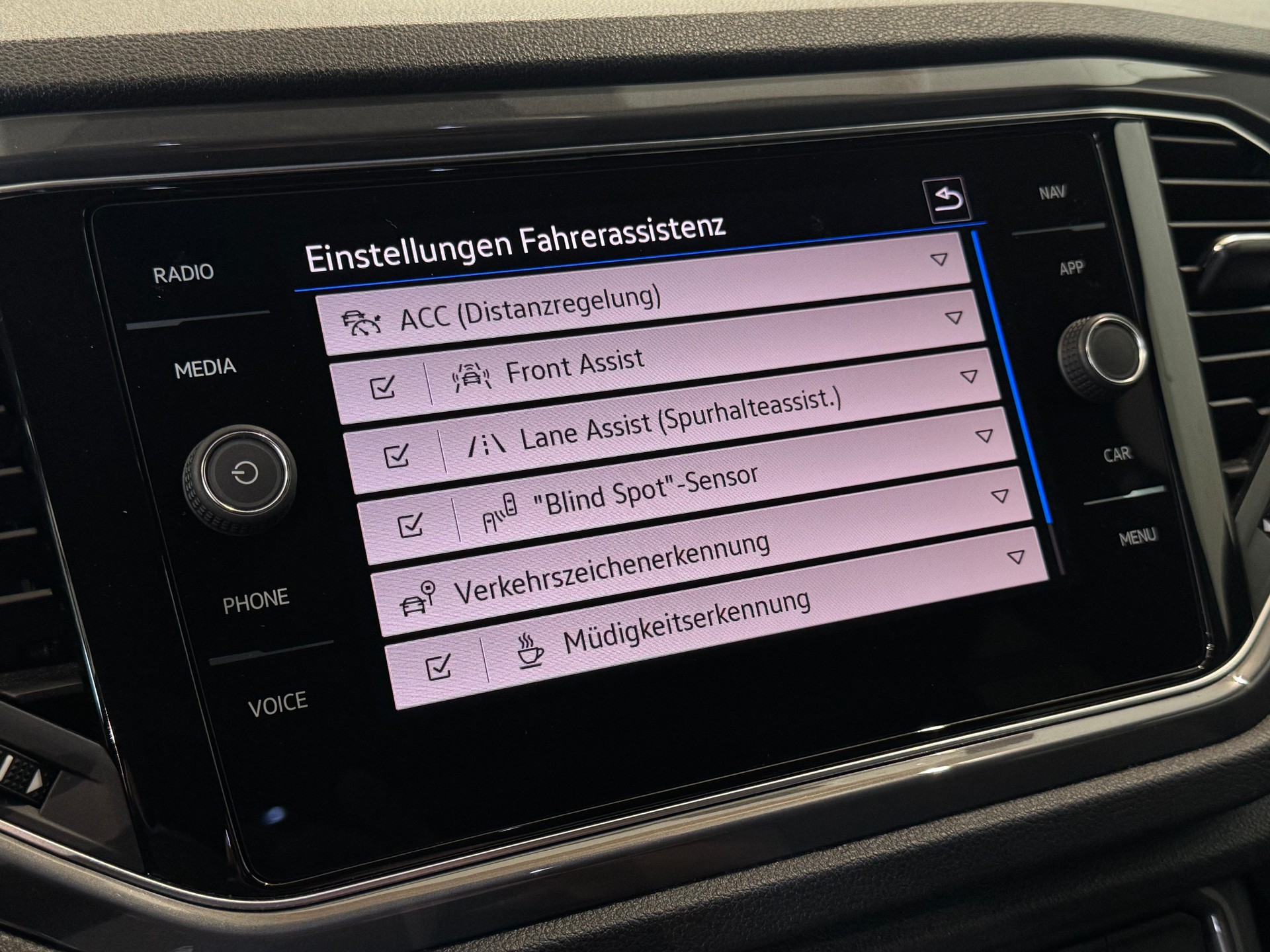 VW T-Roc 1.5 TSI R LINE EVO Advance Selection DSG || CH FZG || DIGITAL COCKPIT PRO || AMBIENTE-image-29