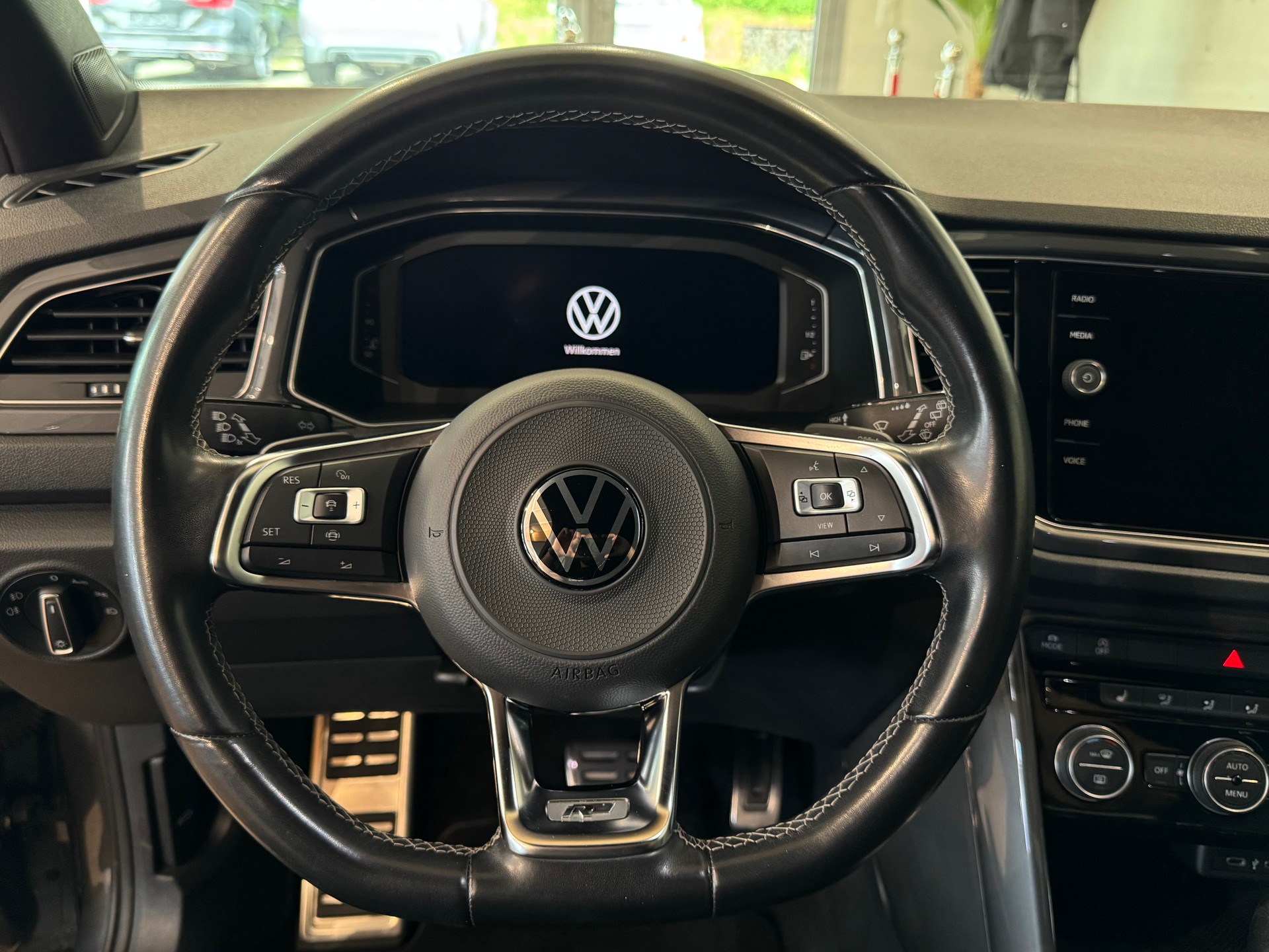 VW T-Roc 1.5 TSI R LINE EVO Advance Selection DSG || CH FZG || DIGITAL COCKPIT PRO || AMBIENTE-image-25