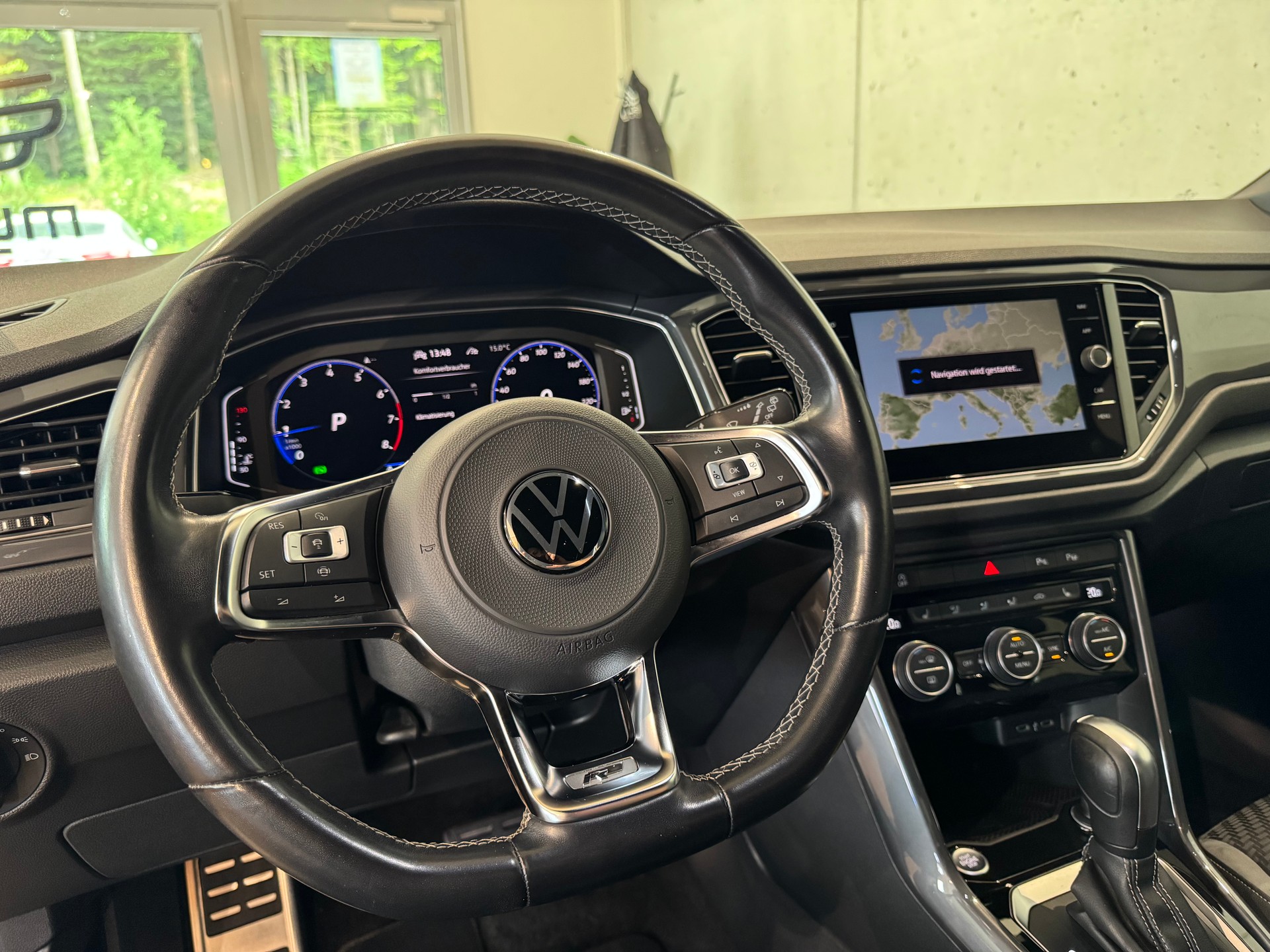 VW T-Roc 1.5 TSI R LINE EVO Advance Selection DSG || CH FZG || DIGITAL COCKPIT PRO || AMBIENTE-image-27