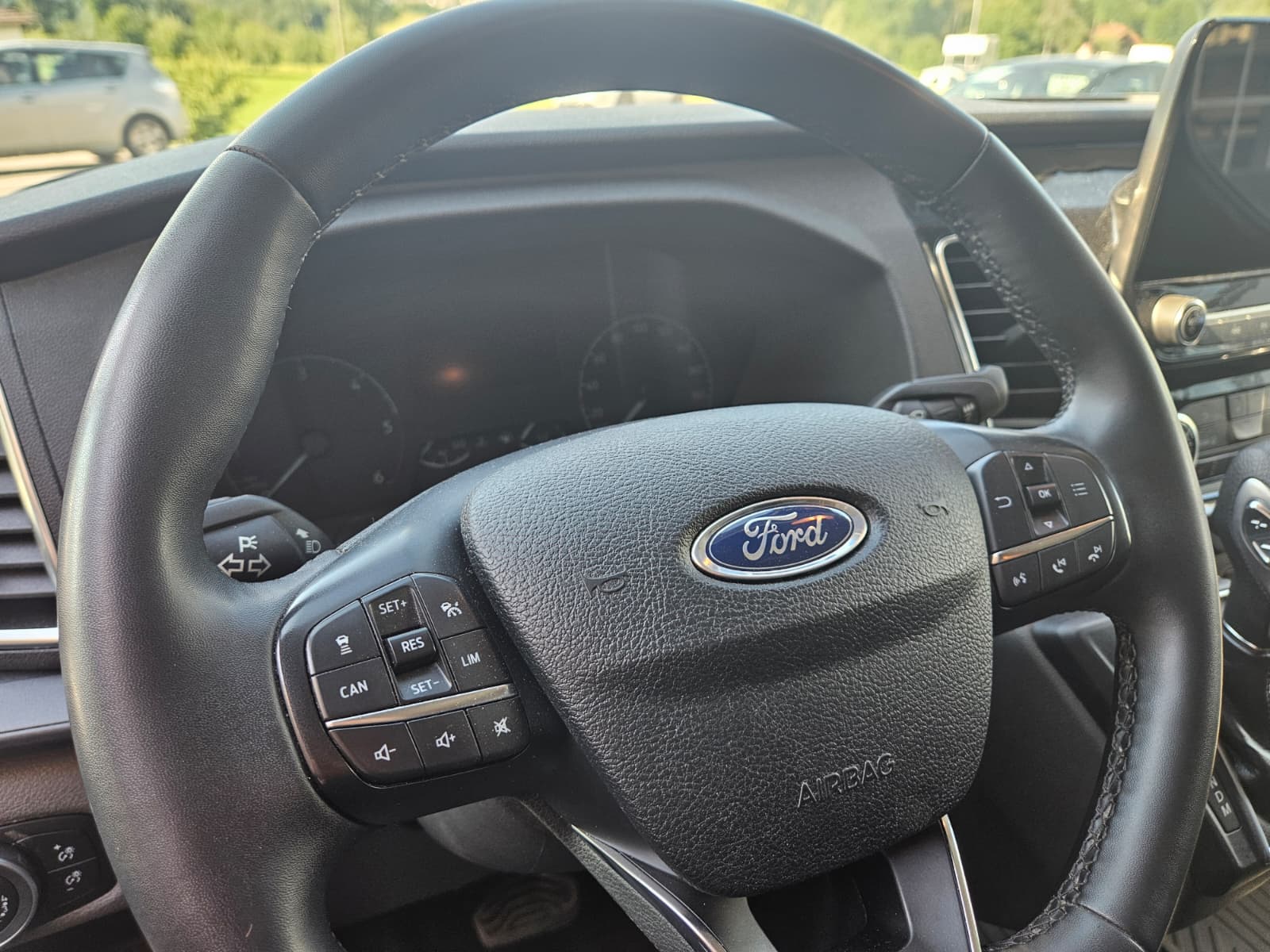 FORD Transit Custom 320 L2H1 Trend A-image-9