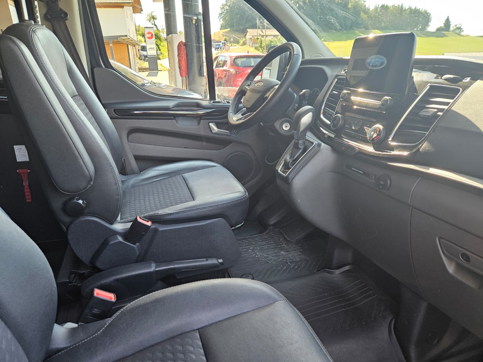 FORD Transit Custom 320 L2H1 Trend A-image-11
