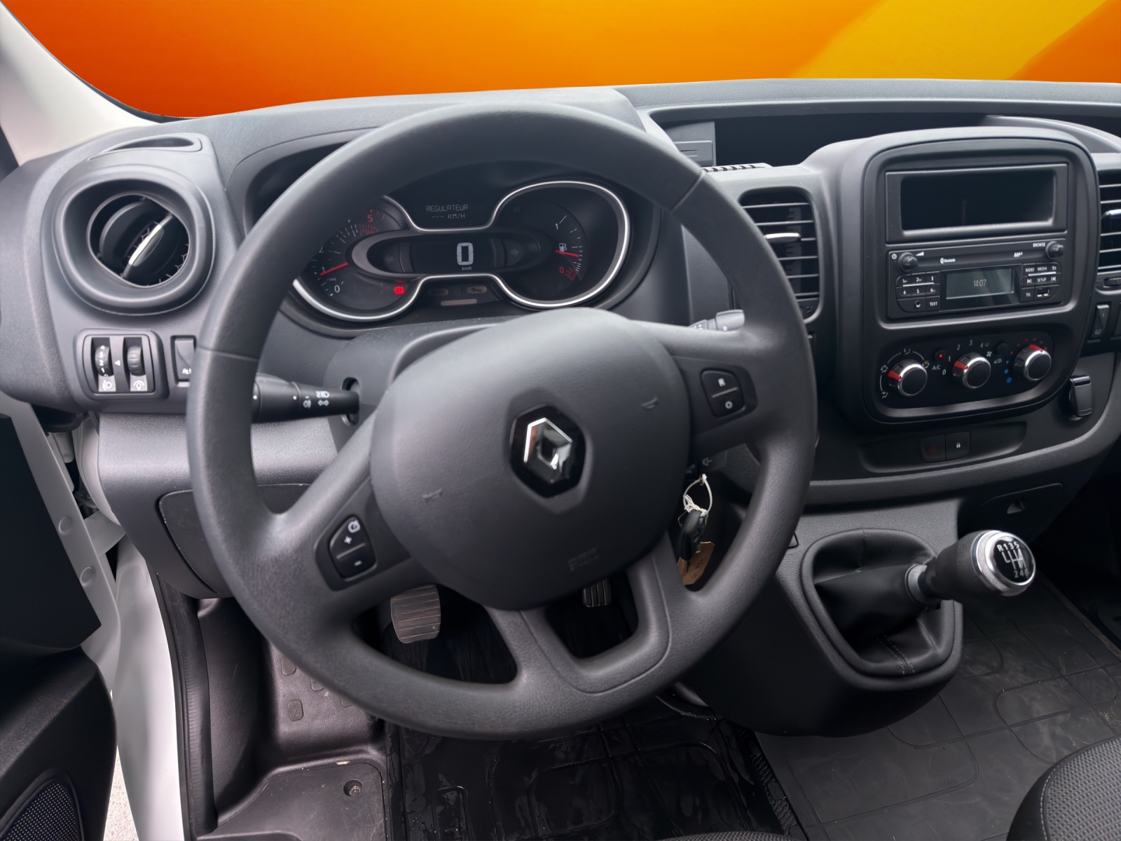 RENAULT Trafic 2.0 Energy dCi 120 3.0t Access L1H1-image-9