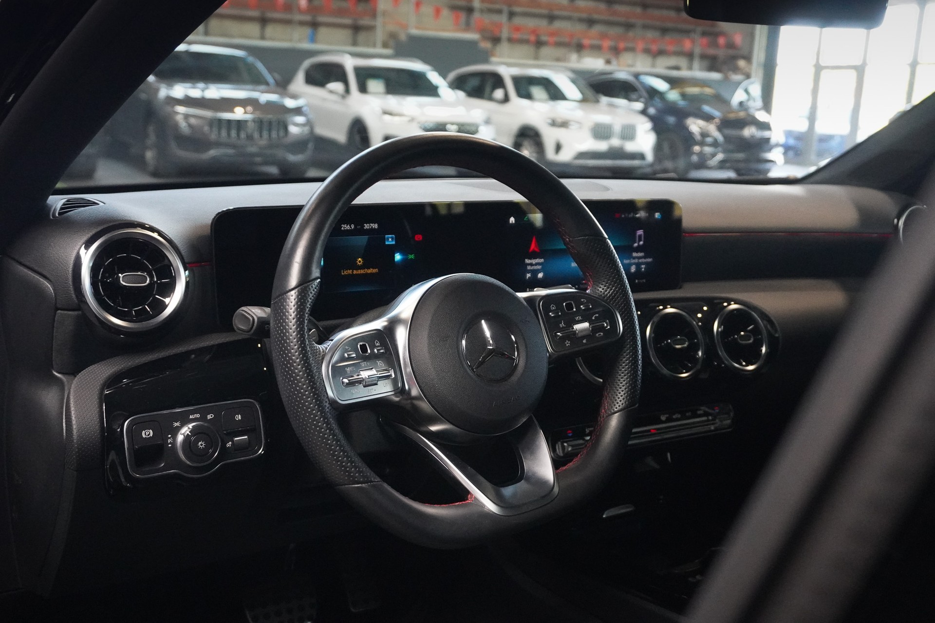 MERCEDES-BENZ A 200 AMG Line 7G-DCT-image-8