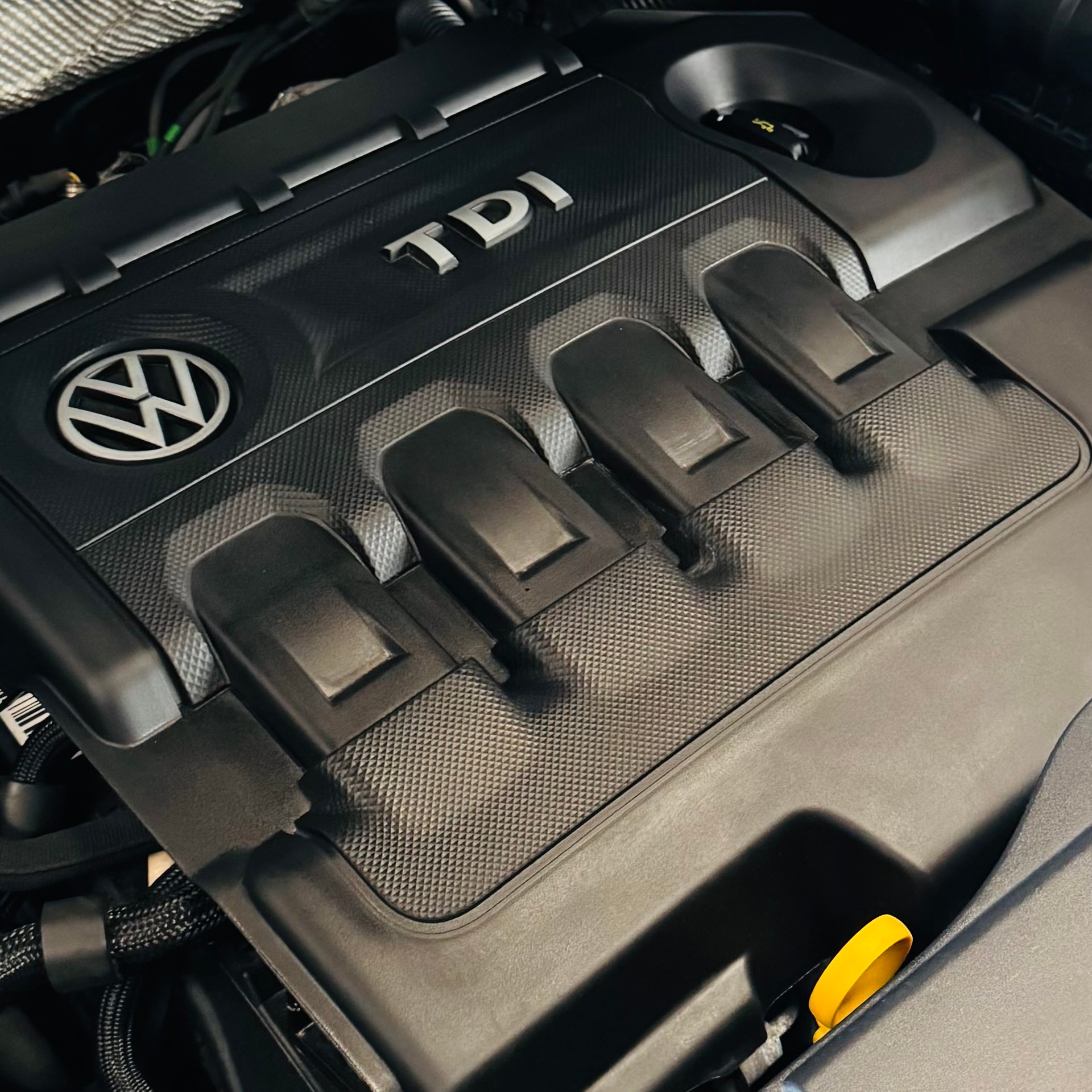 VW Tiguan 2.0 TDI BMT R-Line Design 4Motion DSG-image-26