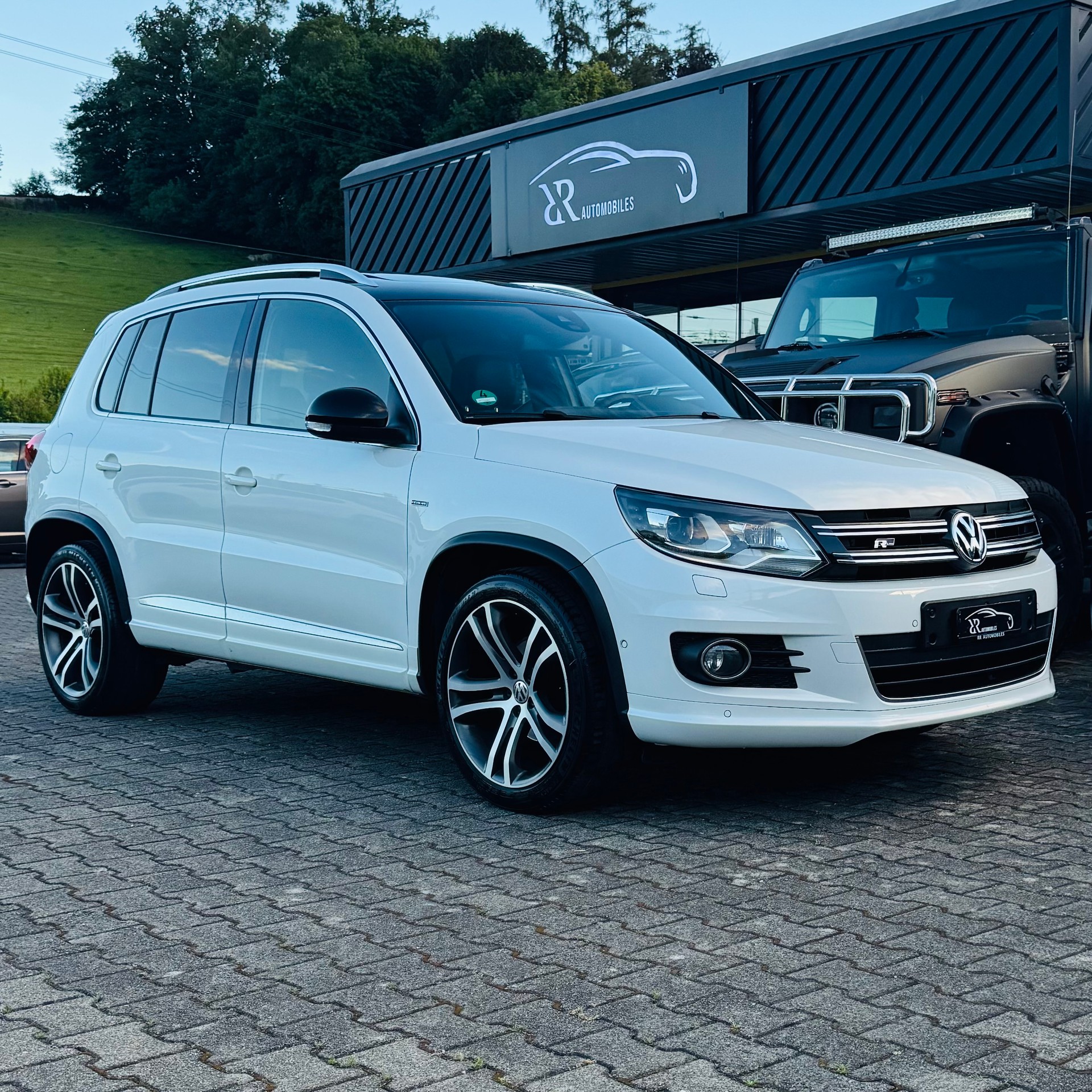 VW Tiguan 2.0 TDI BMT R-Line Design 4Motion DSG-image-0