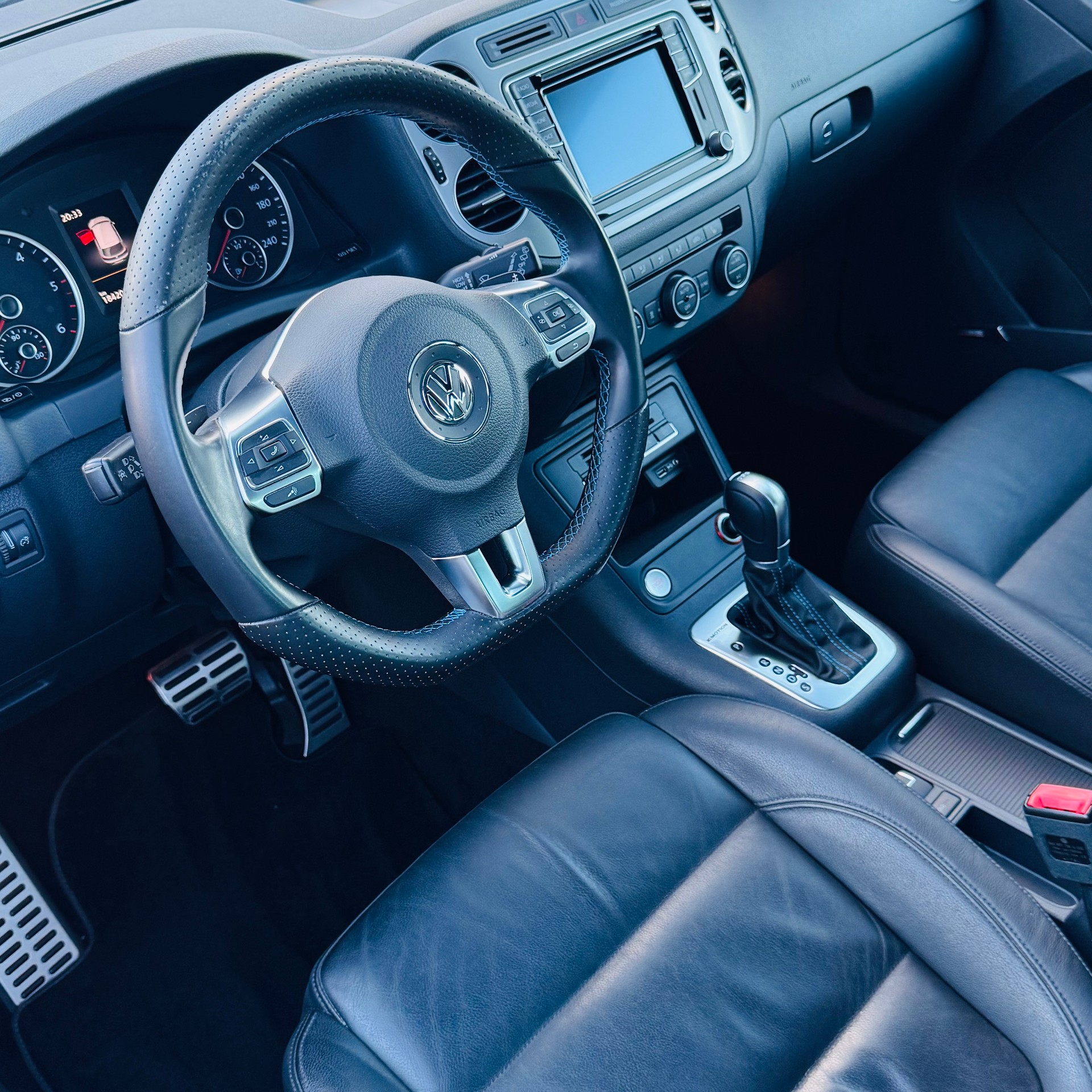 VW Tiguan 2.0 TDI BMT R-Line Design 4Motion DSG-image-6