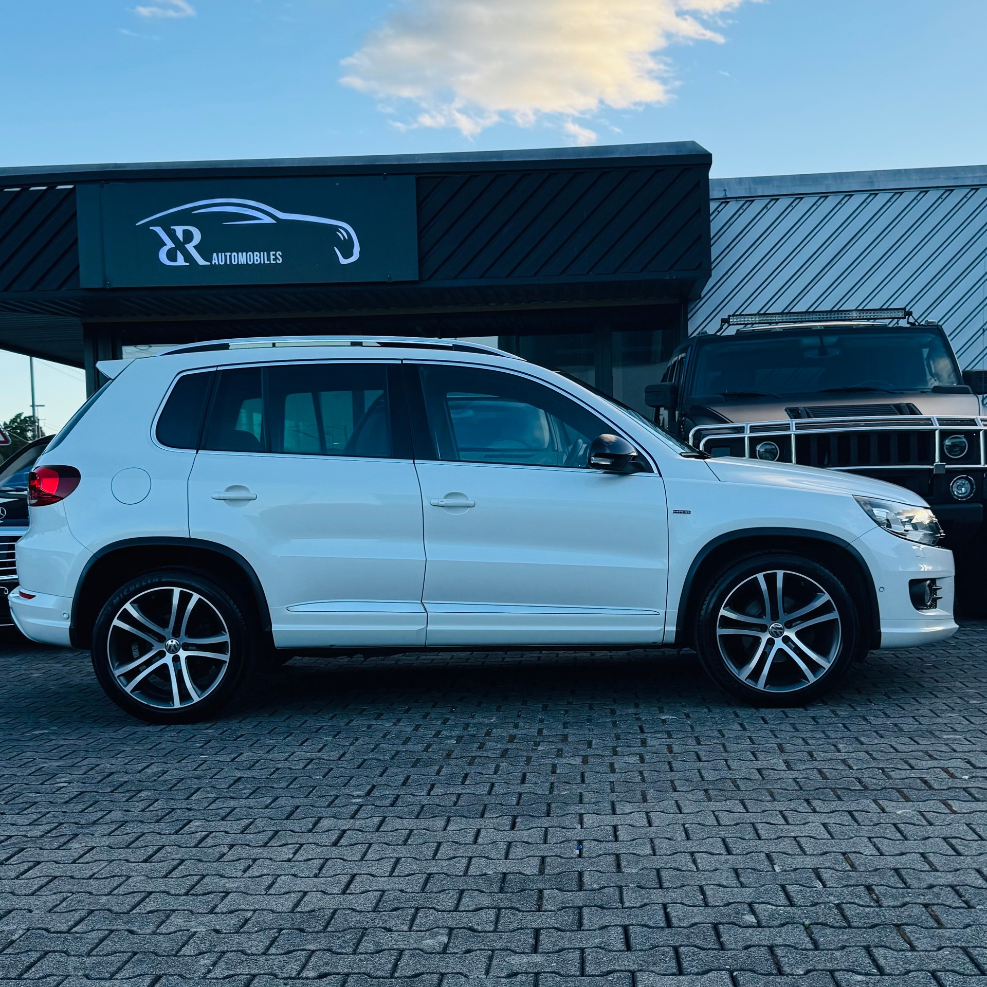 VW Tiguan 2.0 TDI BMT R-Line Design 4Motion DSG-image-1