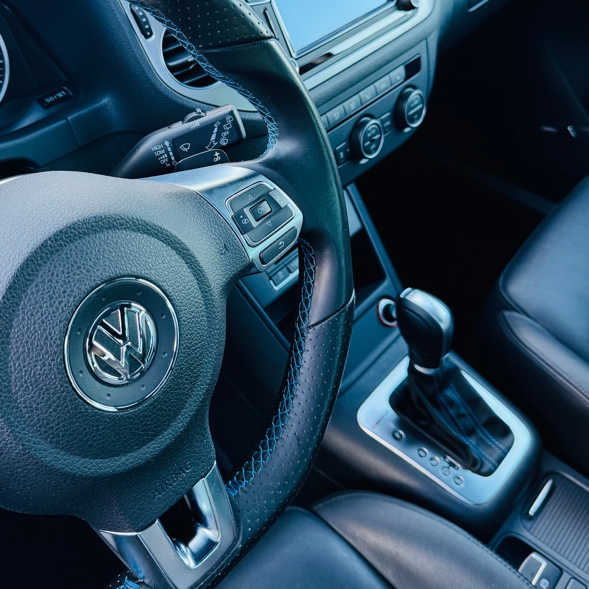 VW Tiguan 2.0 TDI BMT R-Line Design 4Motion DSG-image-13