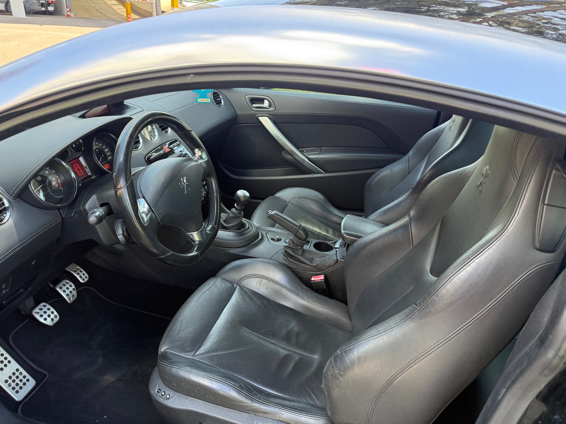 PEUGEOT RCZ 1.6 Turbo Black Yearling-image-6