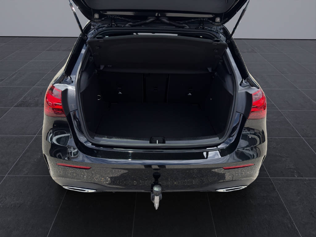 MERCEDES-BENZ A 250 AMG Line 4m-image-17