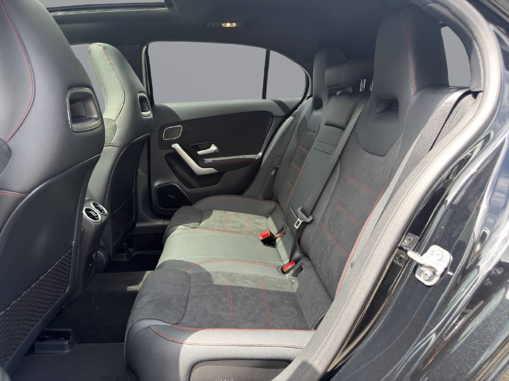 MERCEDES-BENZ A 250 AMG Line 4m-image-13