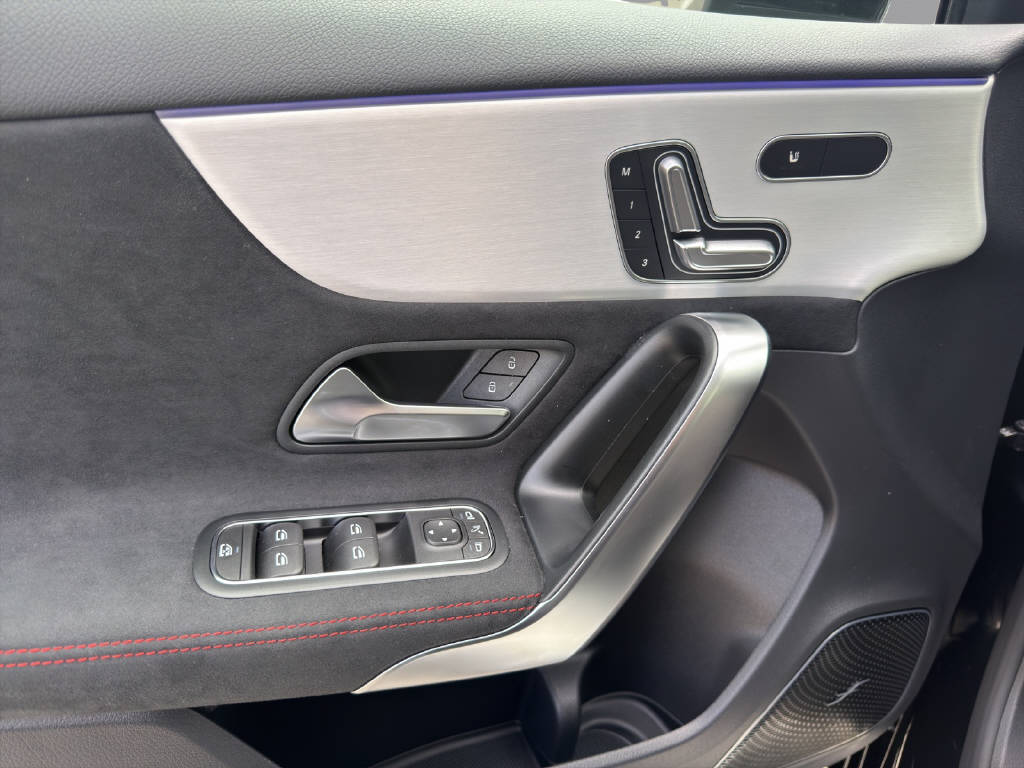 MERCEDES-BENZ A 250 AMG Line 4m-image-12