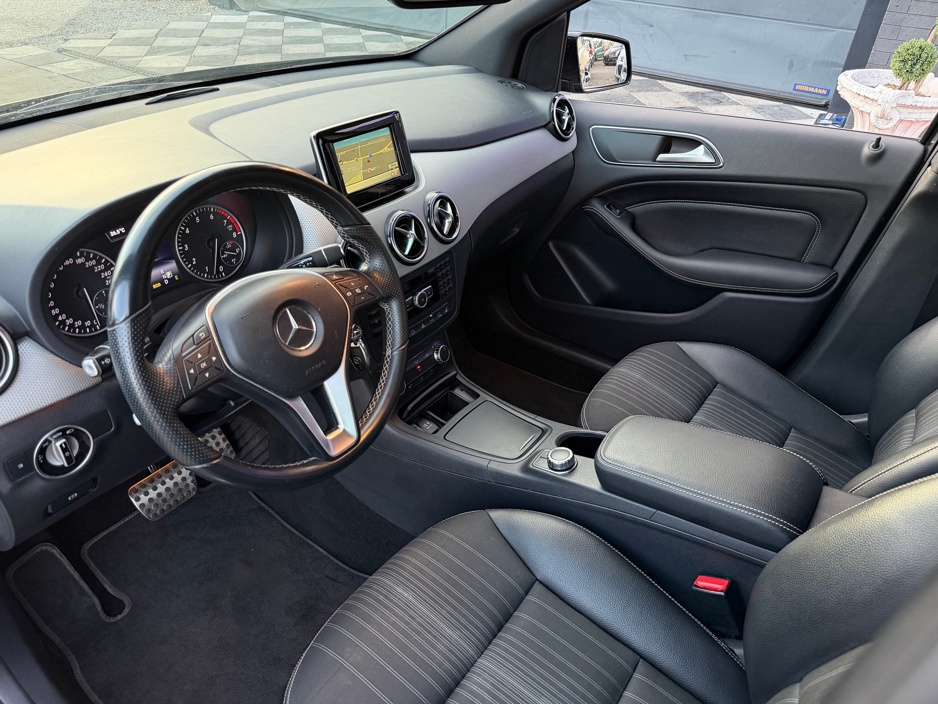 MERCEDES-BENZ B 200 7G-DCT-image-12