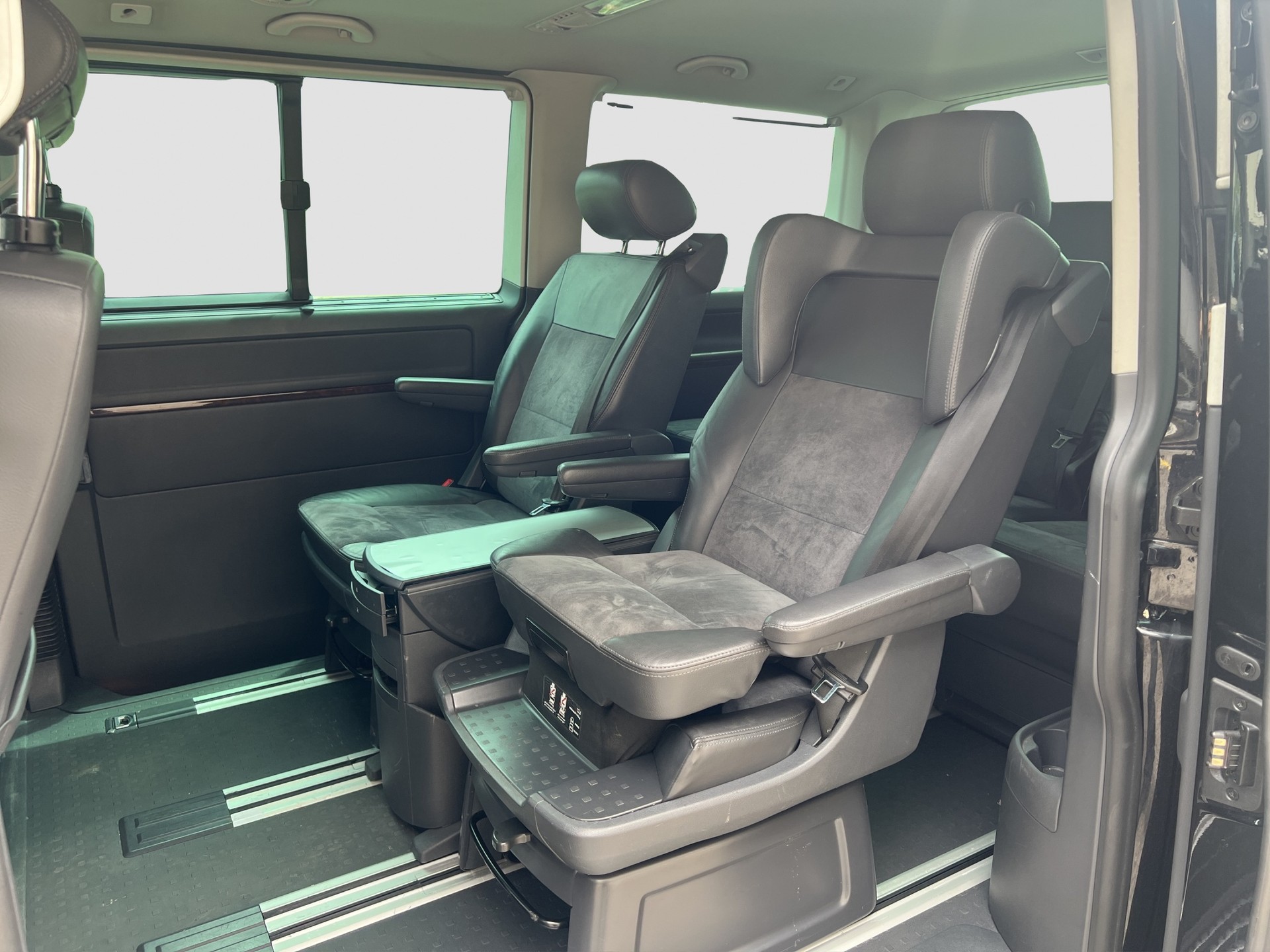 VW T5 Multivan 2.0 Bi-TDI CR Highline DSG-image-12