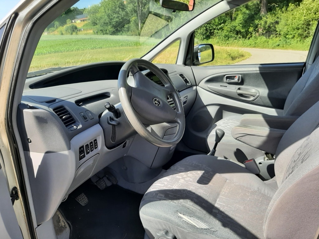 TOYOTA 2.4 Linea Luna 7P.-image-3