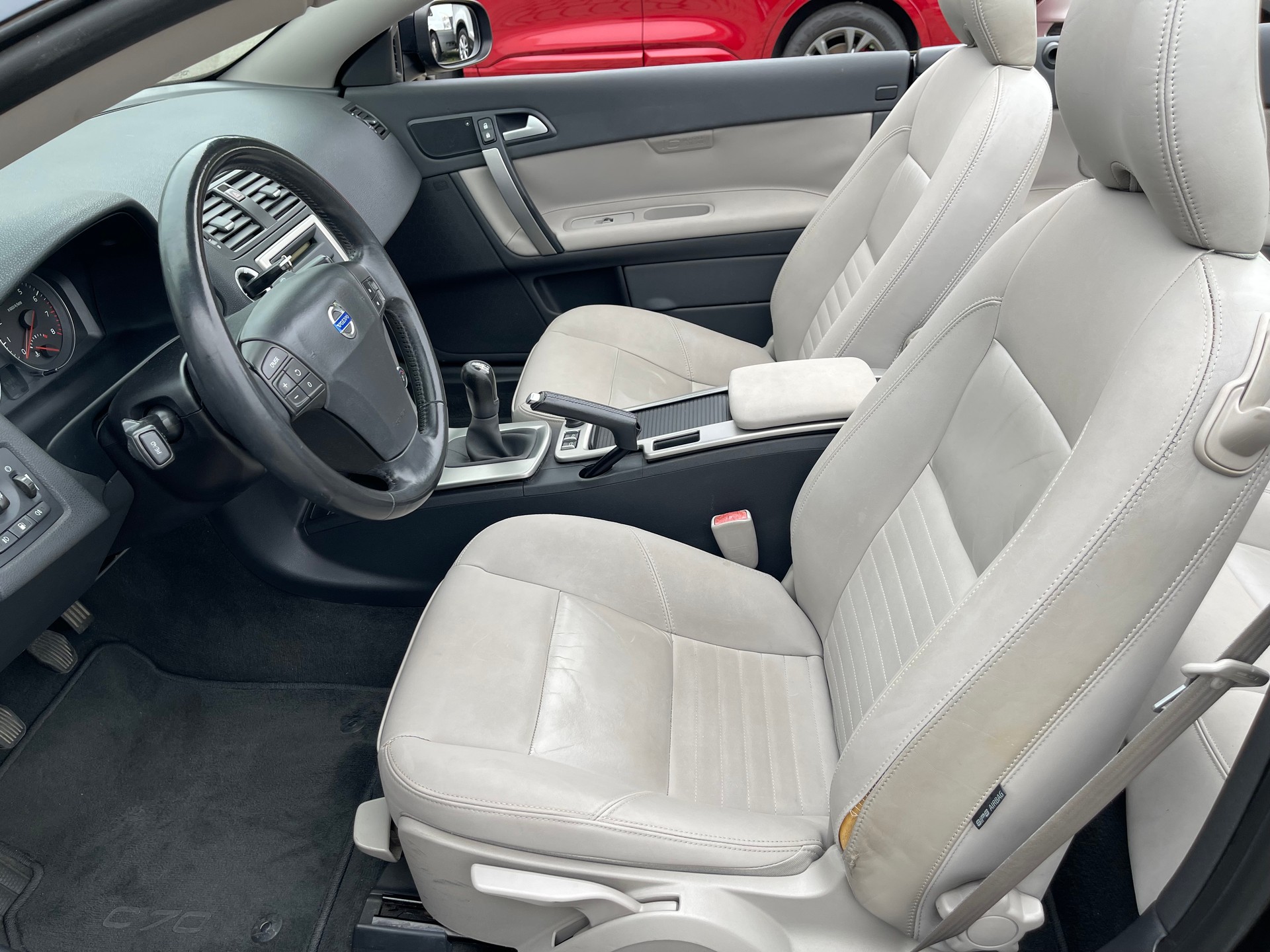 VOLVO C70 2.4 Momentum-image-8