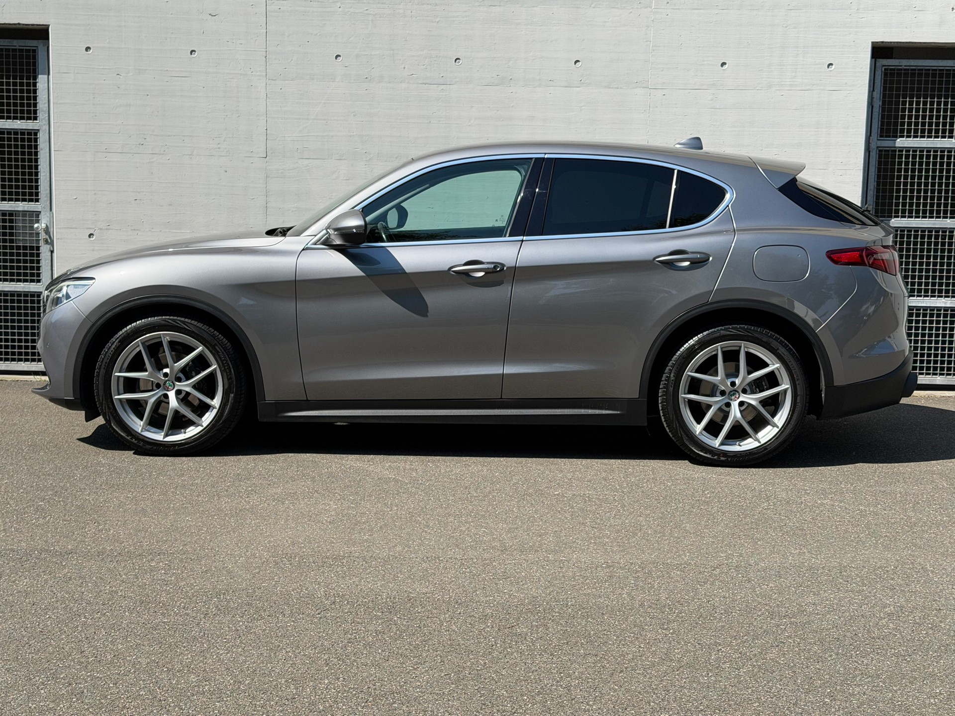 ALFA ROMEO Stelvio 2.0 First Edition Q4 Automatic-image-3
