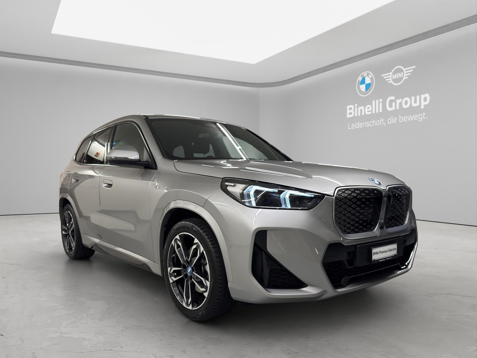 BMW iX1 30 xDrive-image-6
