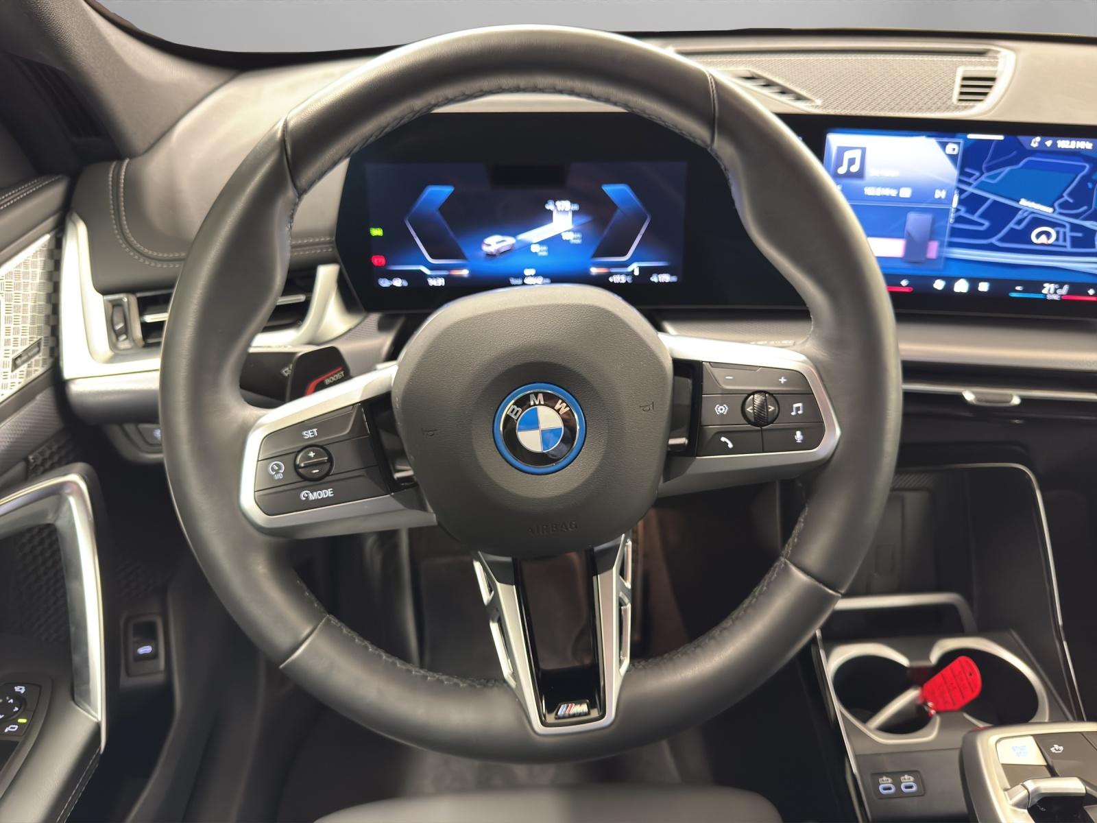 BMW iX1 30 xDrive-image-15