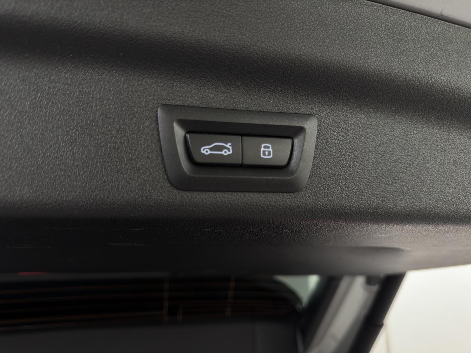 BMW iX1 30 xDrive-image-21