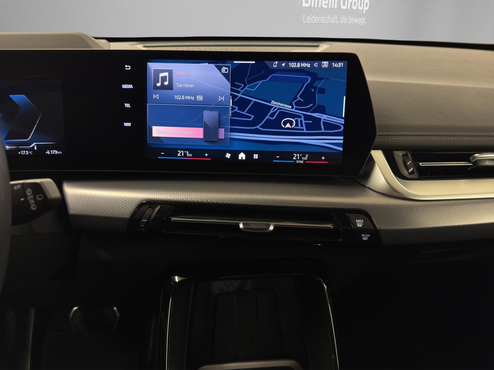 BMW iX1 30 xDrive-image-18
