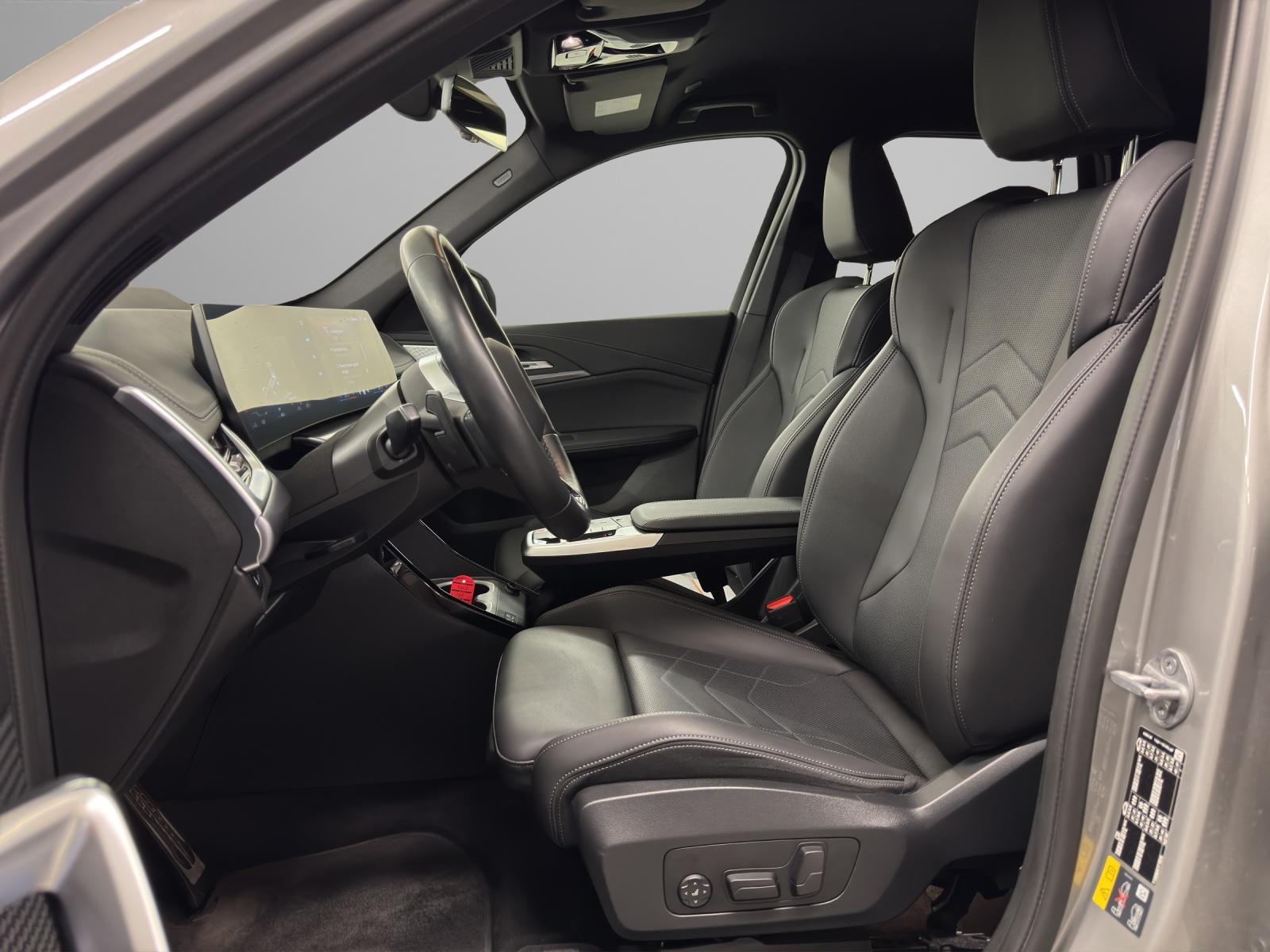 BMW iX1 30 xDrive-image-10
