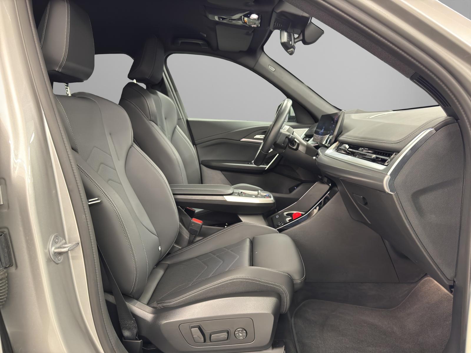 BMW iX1 30 xDrive-image-14