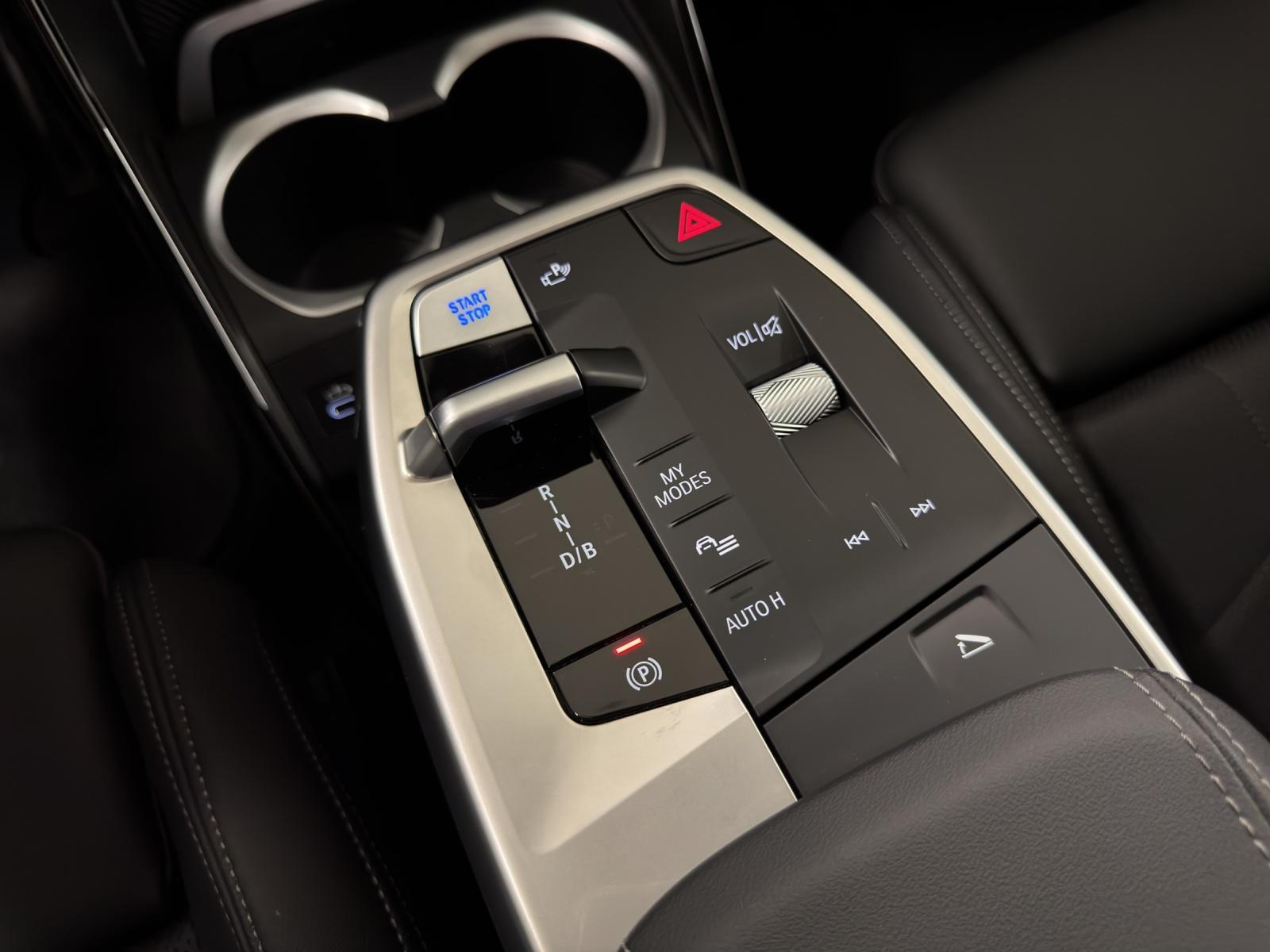 BMW iX1 30 xDrive-image-17