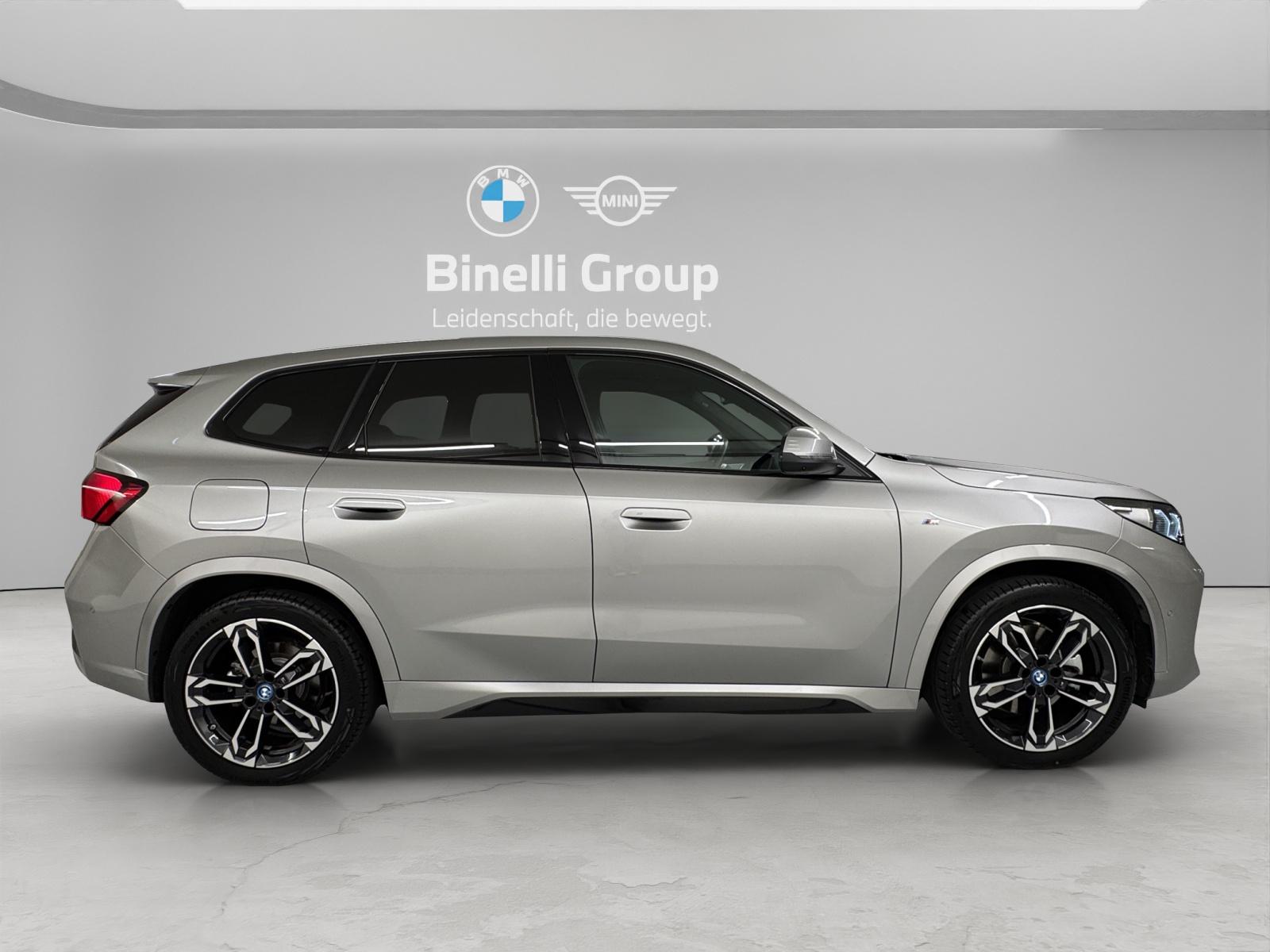 BMW iX1 30 xDrive-image-5