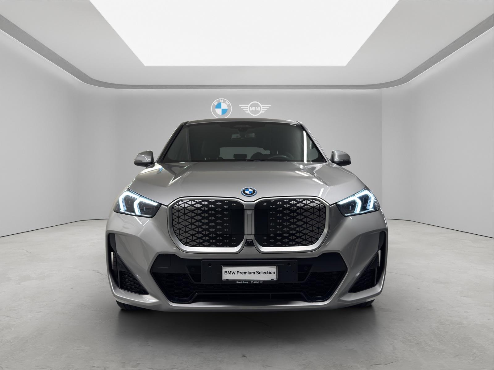 BMW iX1 30 xDrive-image-7