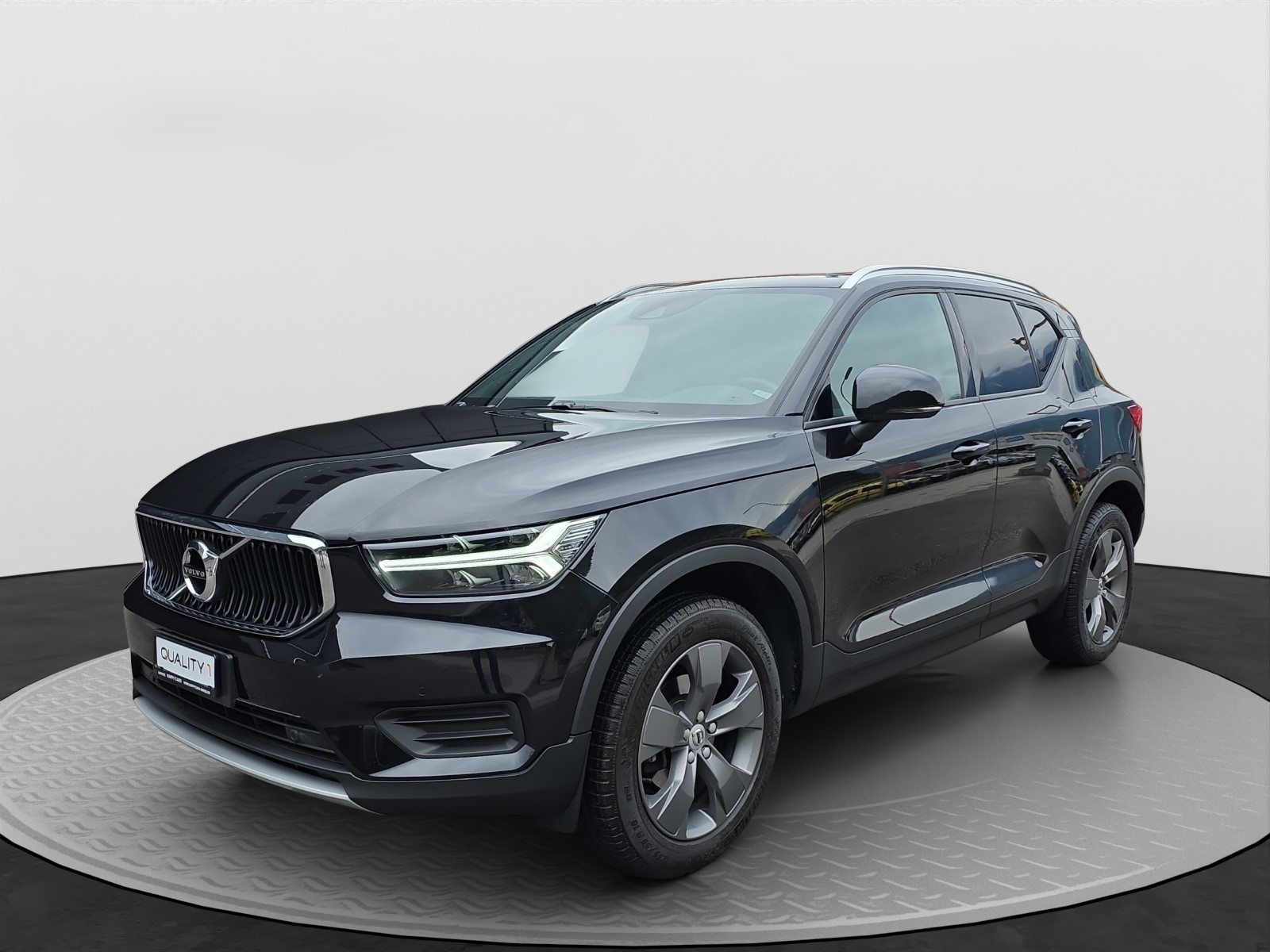 VOLVO XC40 T3 Momentum-image-0