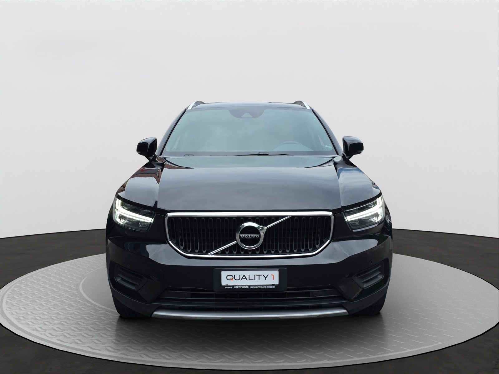 VOLVO XC40 T3 Momentum-image-1