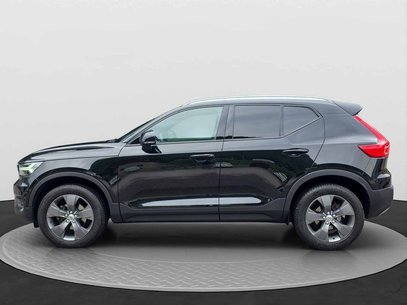VOLVO XC40 T3 Momentum-image-7