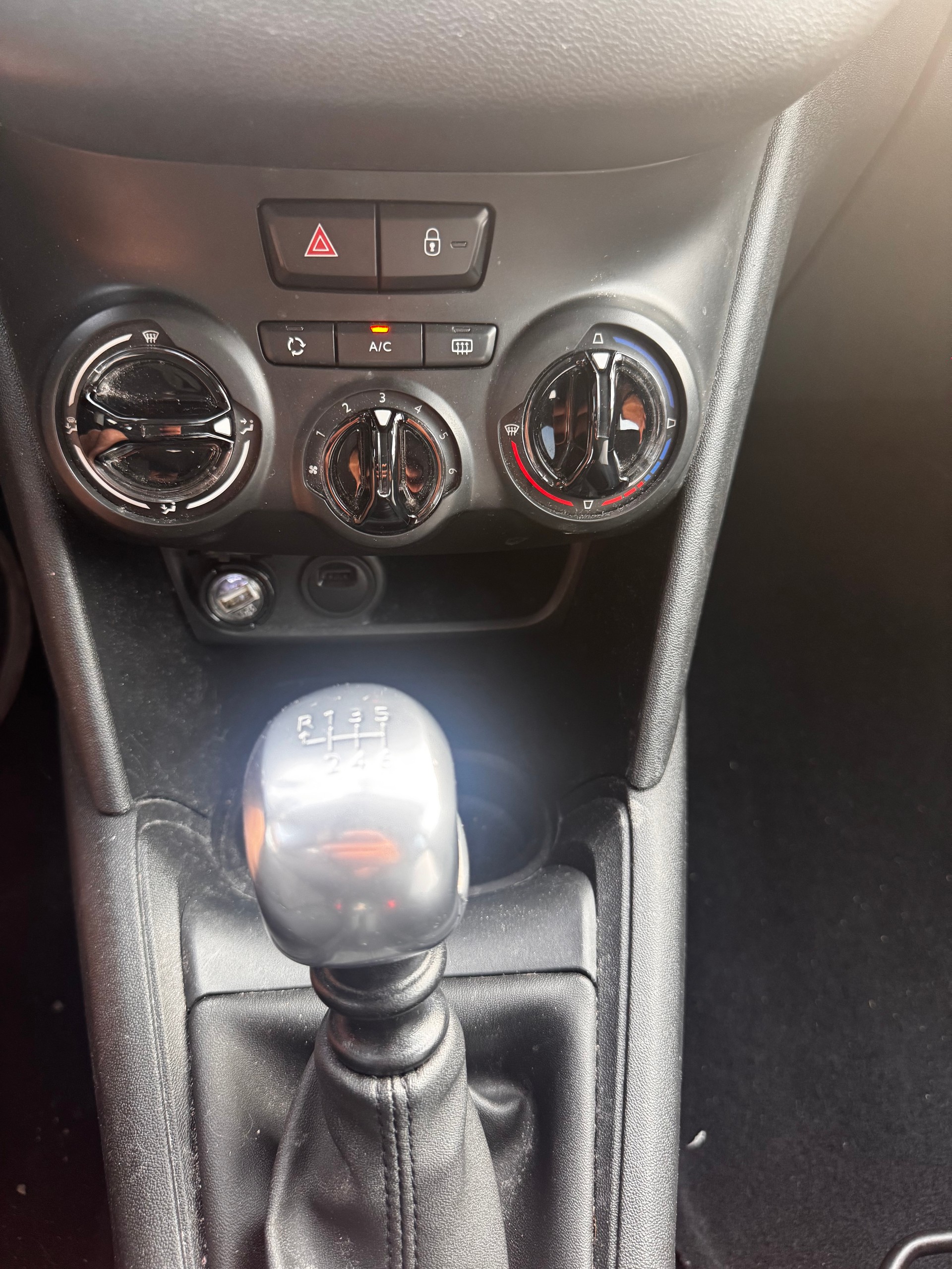 PEUGEOT 208 1.5 BlueHDi Active-image-6