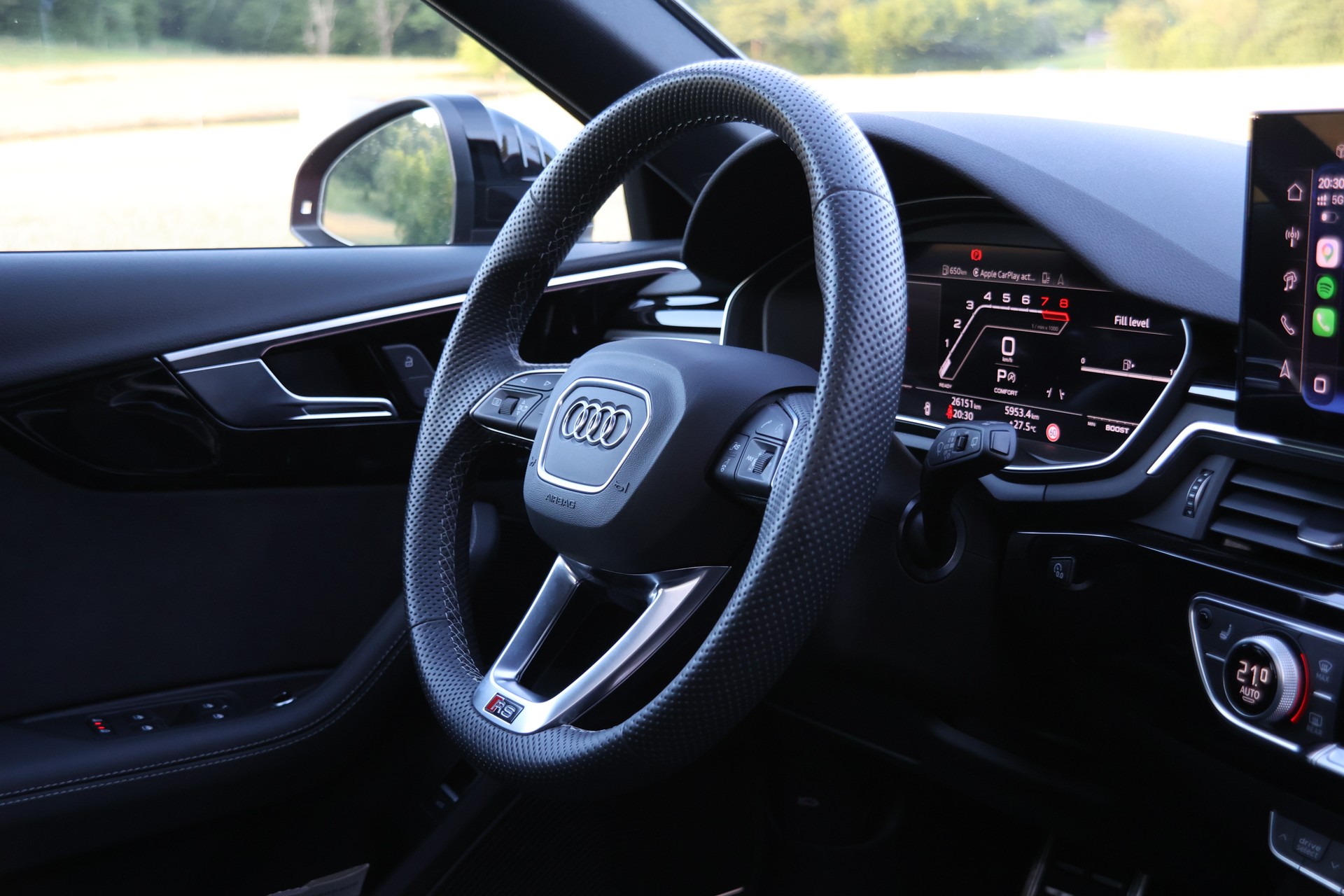 AUDI RS4 Avant quattro tiptronic-image-11