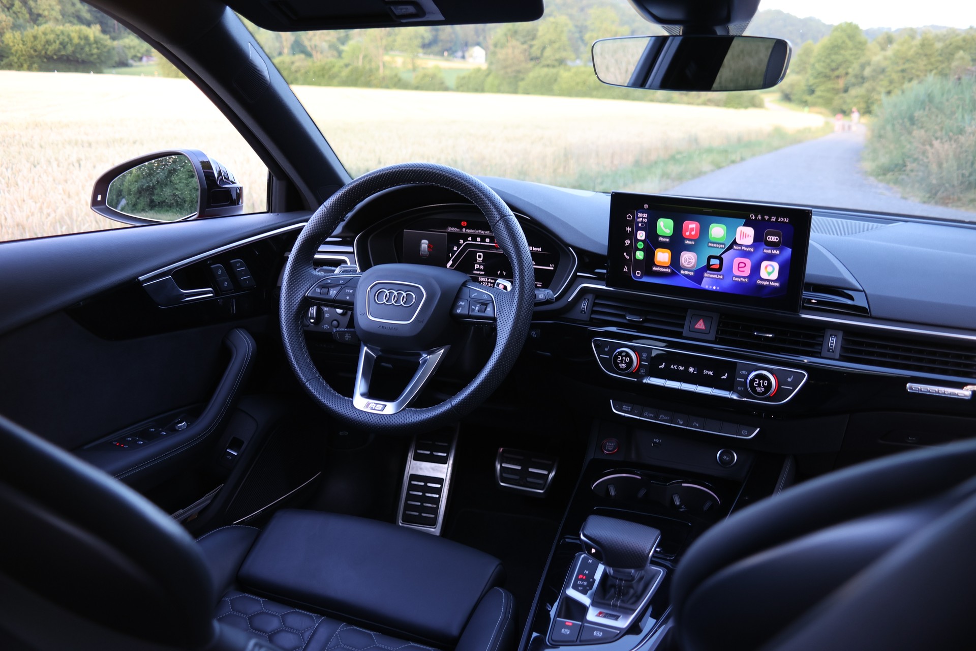 AUDI RS4 Avant quattro tiptronic-image-14