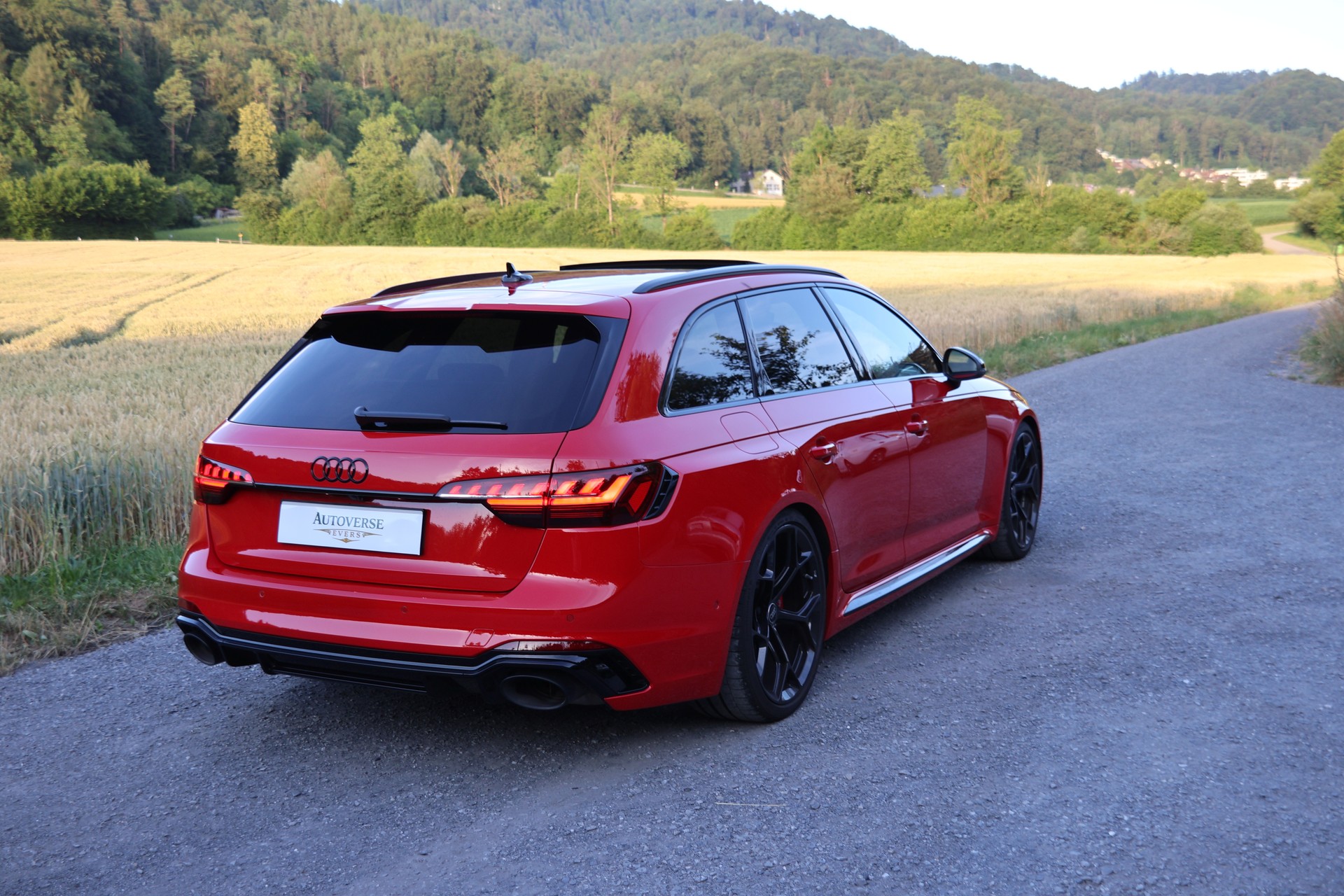 AUDI RS4 Avant quattro tiptronic-image-1