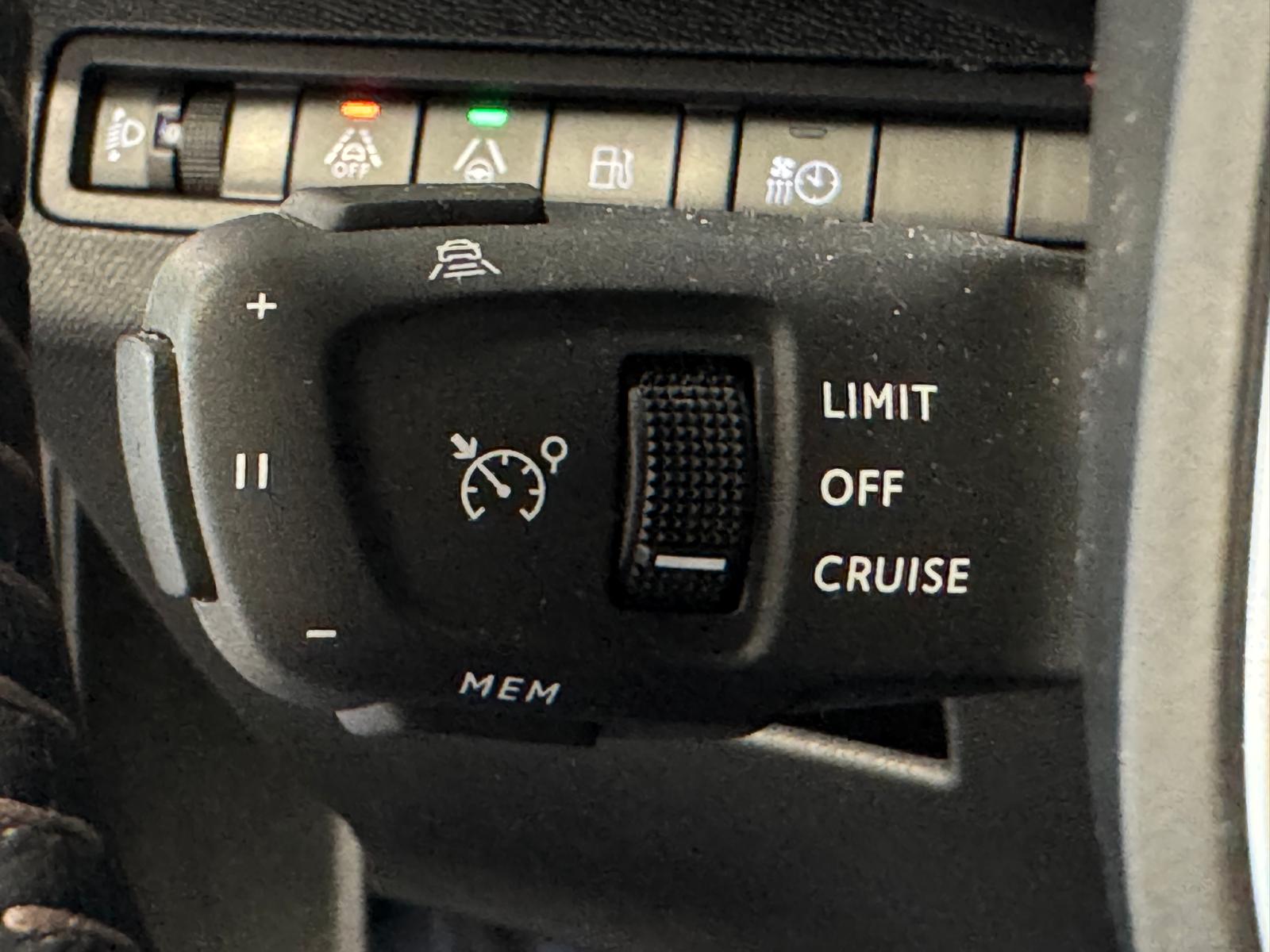 PEUGEOT 3008 1.6 Plug-in Hybrid Allure Pack-image-14