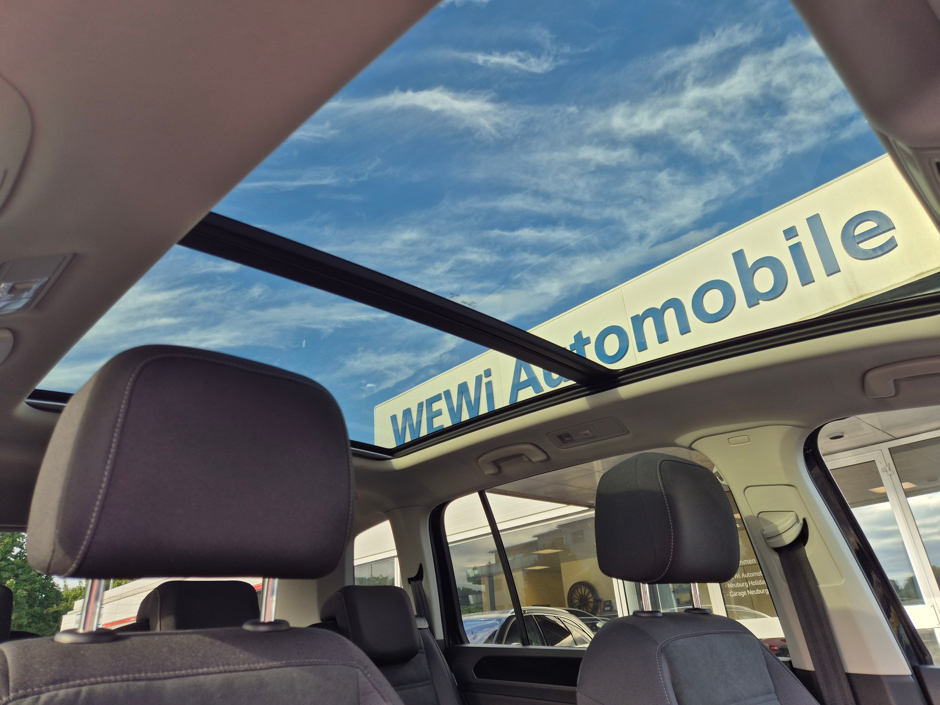 VW Touran 2.0 TDI BlueMotion Technology Highline DSG-image-9
