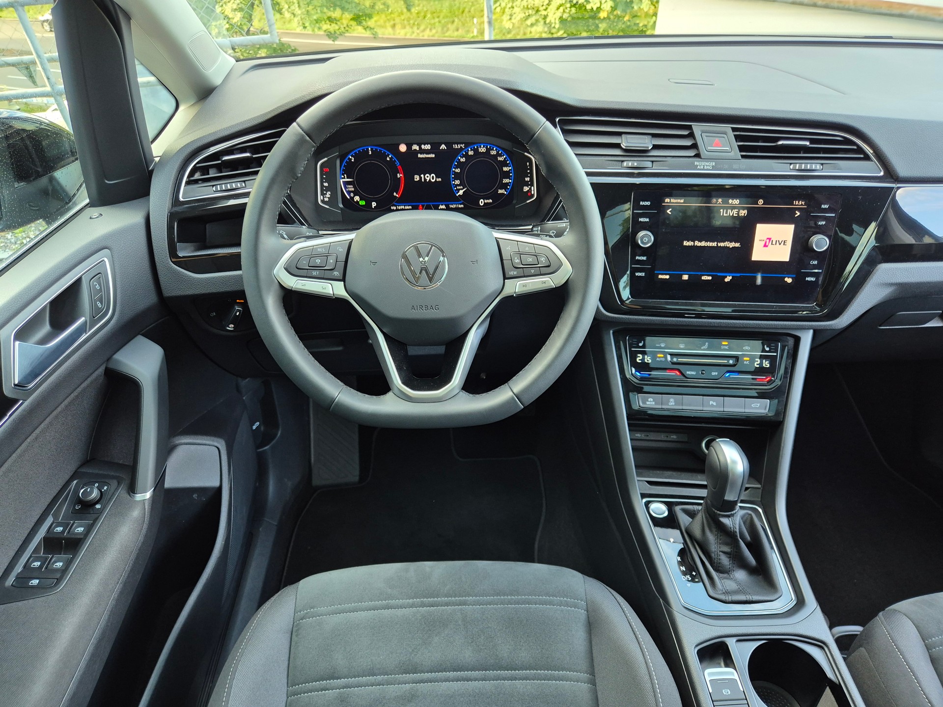 VW Touran 2.0 TDI BlueMotion Technology Highline DSG-image-12
