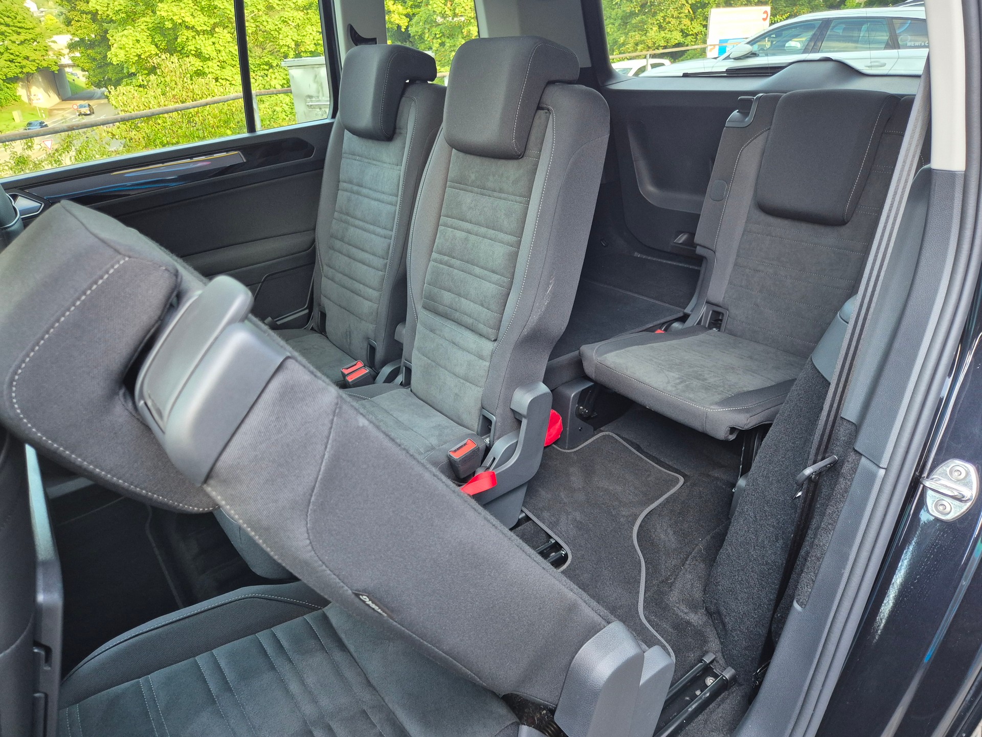 VW Touran 2.0 TDI BlueMotion Technology Highline DSG-image-16